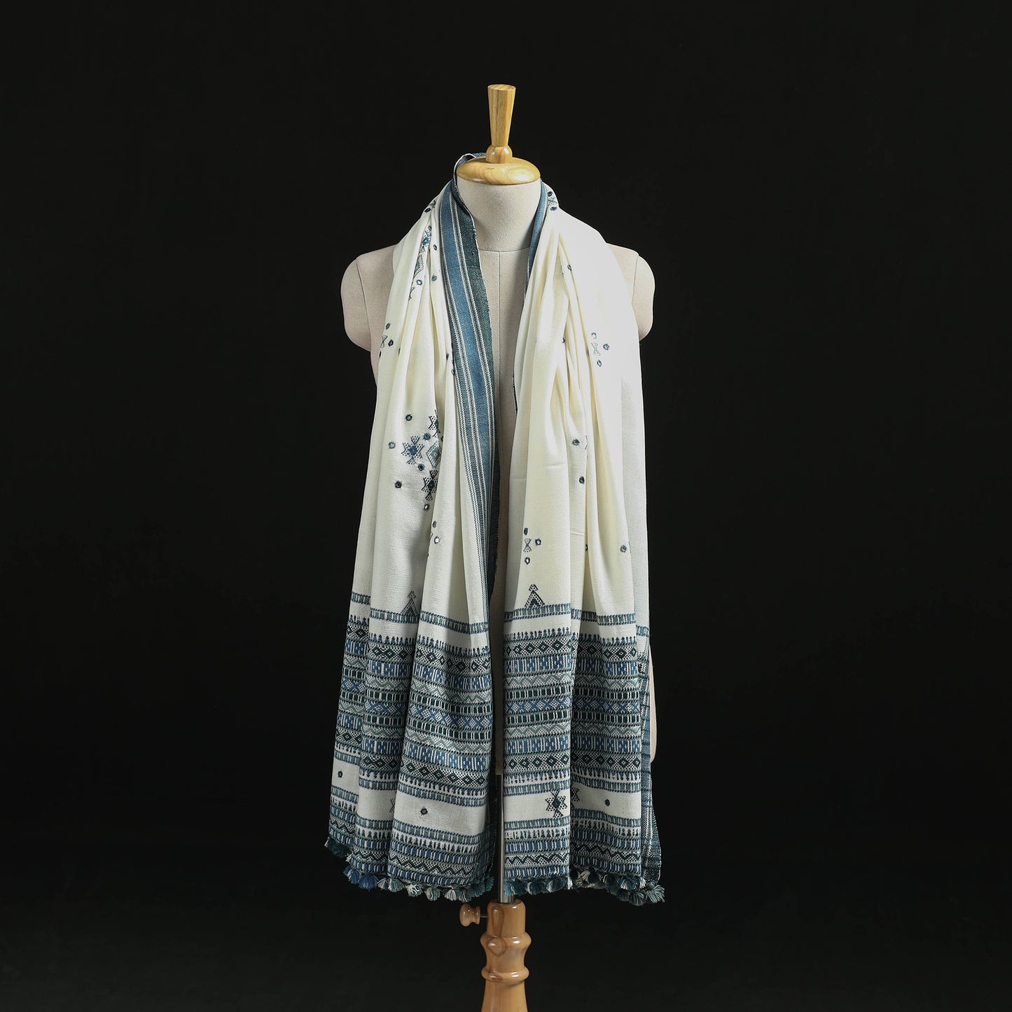 Kutch Handwoven Mirror Work Chomuk Buta Acrylic Wool Shawl 01