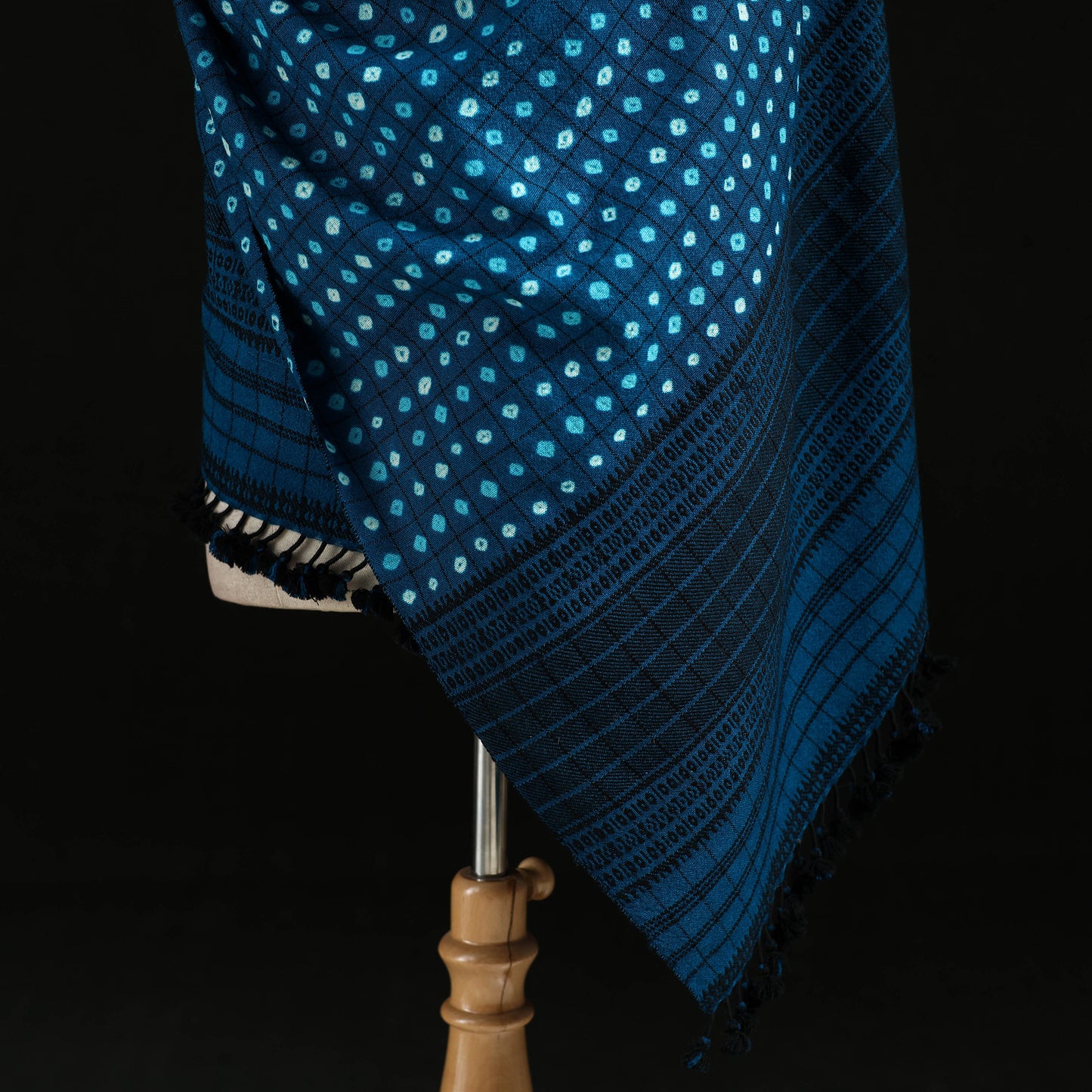 Kutch Handwoven Clamp Dyed Checks Bandhani Merino Wool Shawl 05