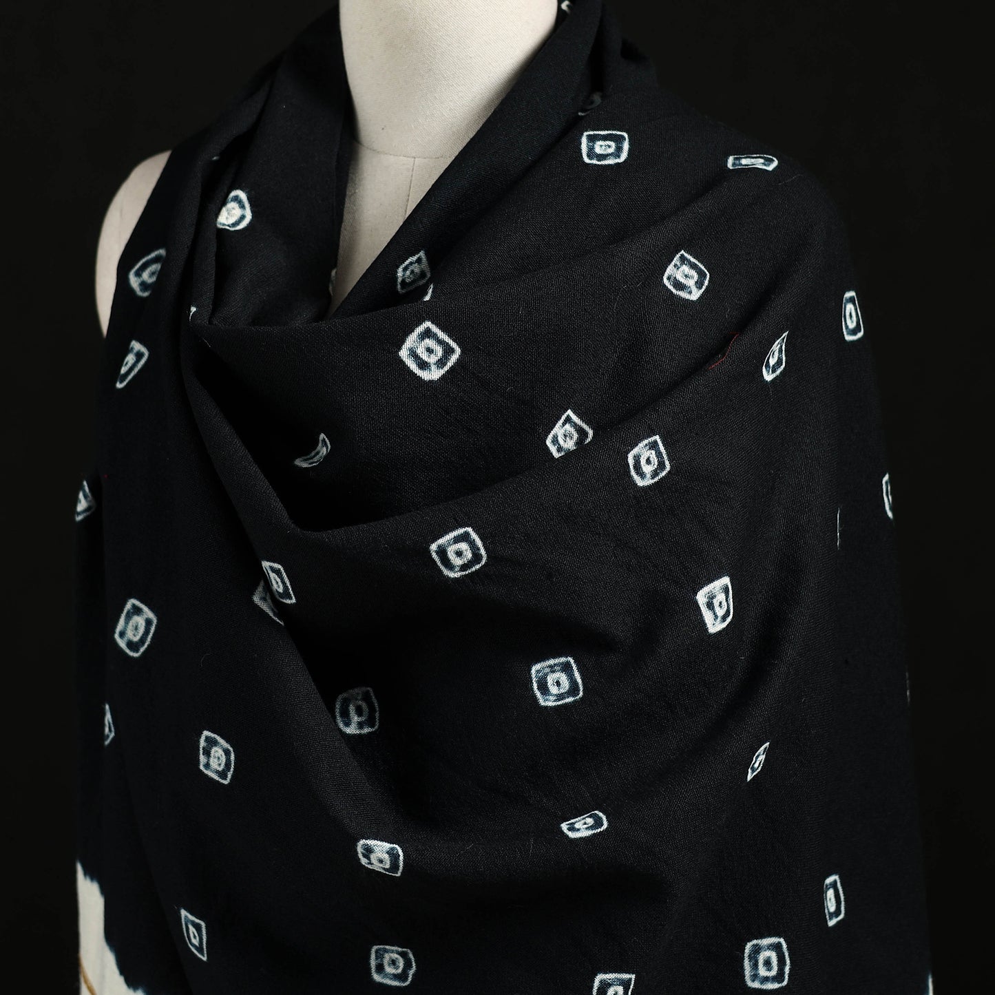 Kutch Handwoven Bandhani Merino Wool Shawl 40