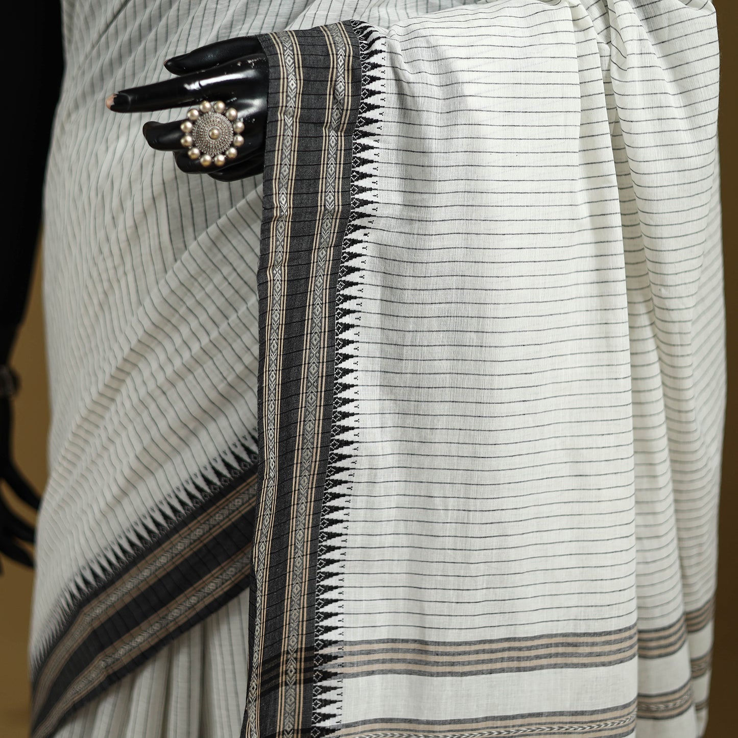 White - Bengal Handwoven Cotton Begumpuri Saree 06