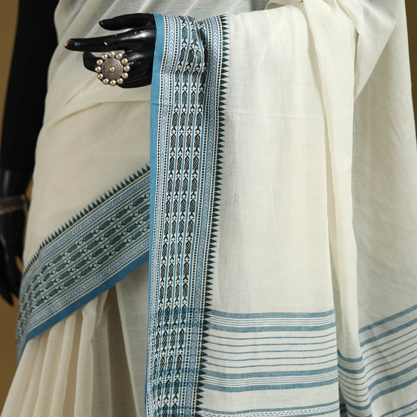 White - Bengal Handwoven Cotton Begumpuri Saree 08