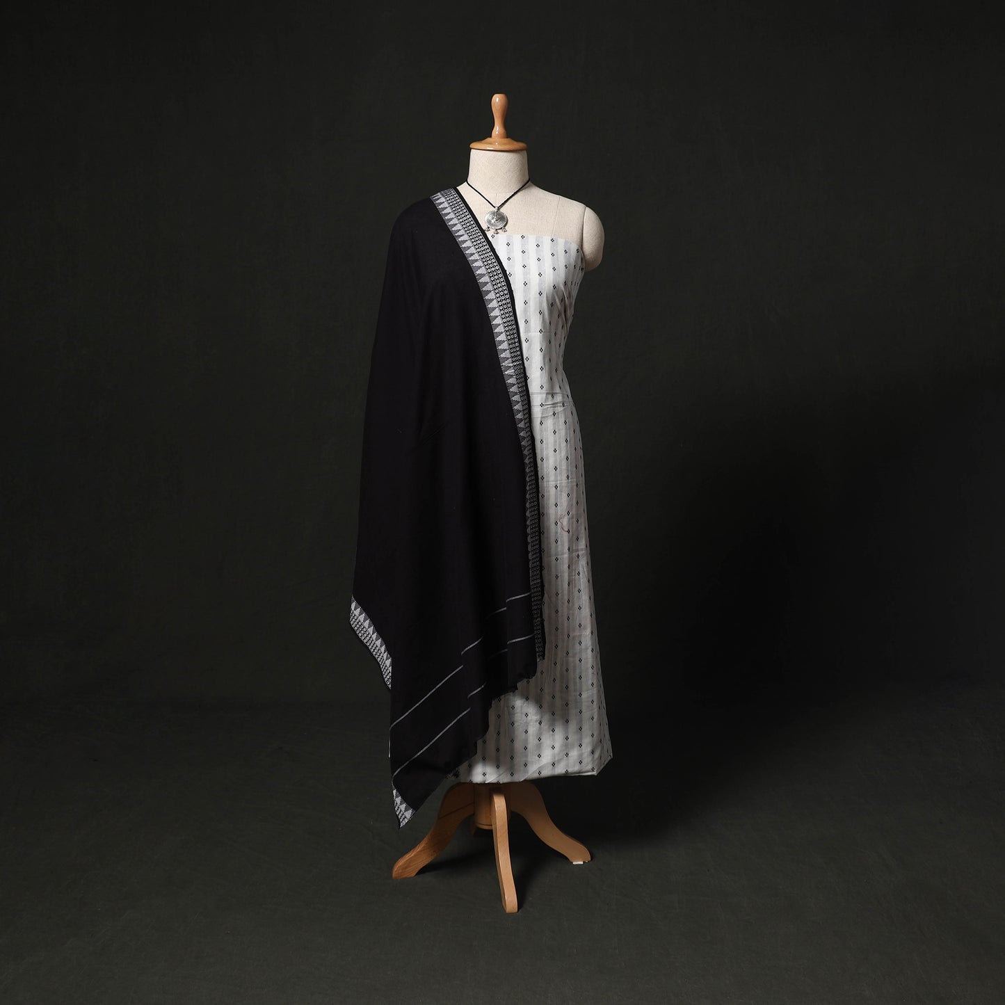 Jacquard Woven 2pc Cotton Unstitched Dress Material Kurta Set with Jewellery 17