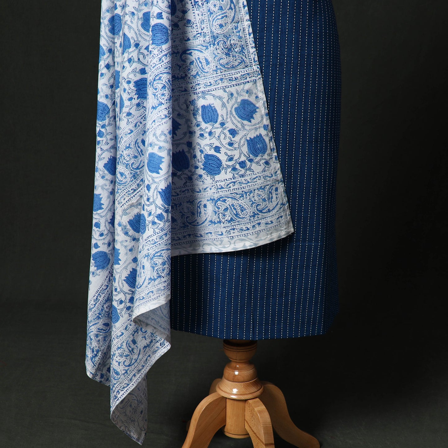 Jacquard Woven 2pc Cotton Unstitched Dress Material Kurta Set with Jewellery 01