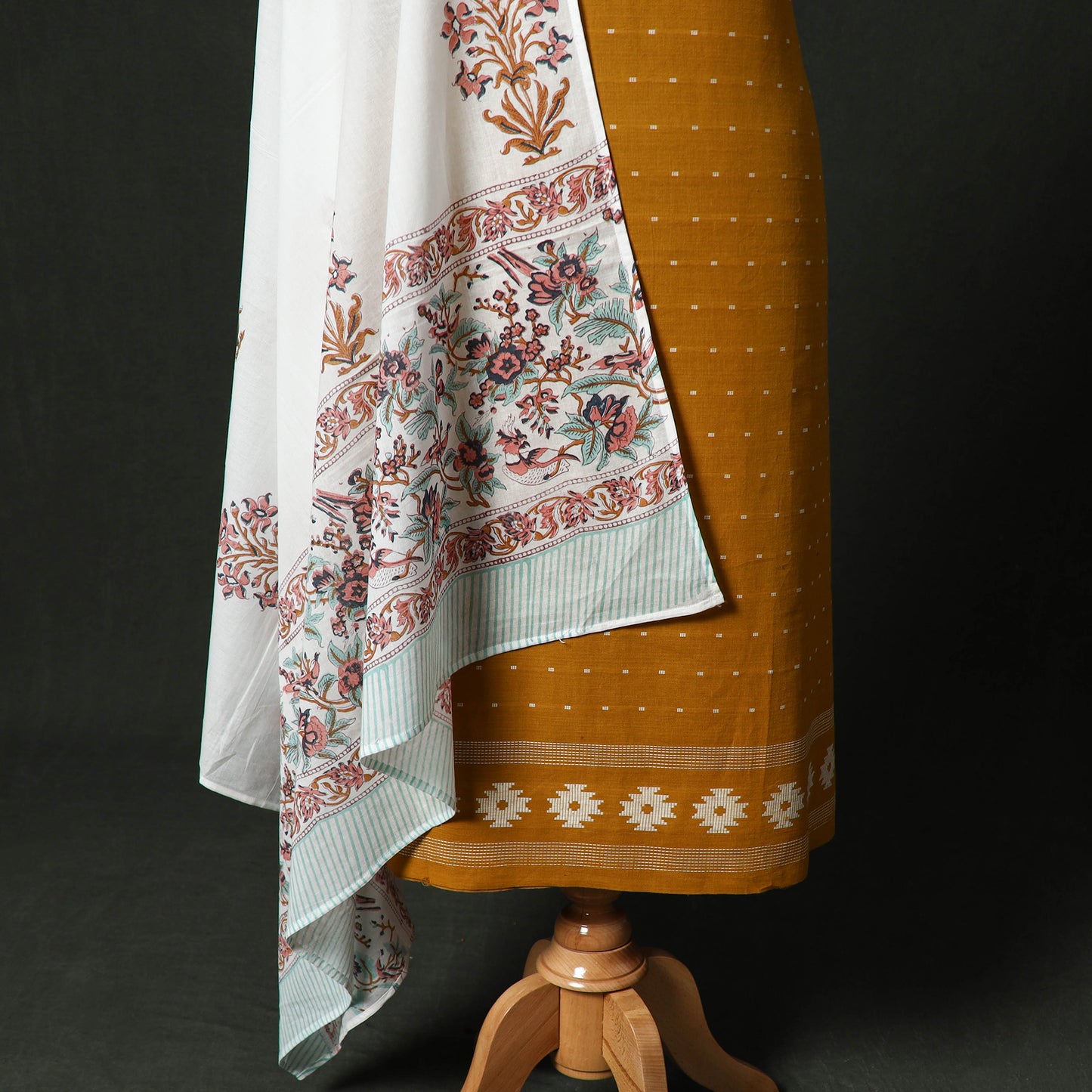 Jacquard Woven 2pc Cotton Unstitched Dress Material Kurta Set with Jewellery 02