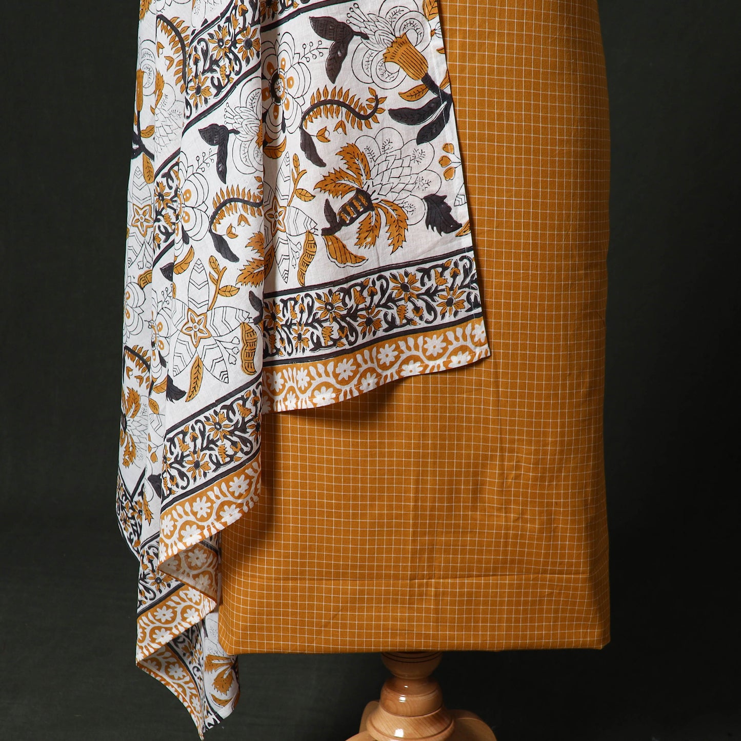 Jacquard Woven 2pc Cotton Unstitched Dress Material Kurta Set with Jewellery 16
