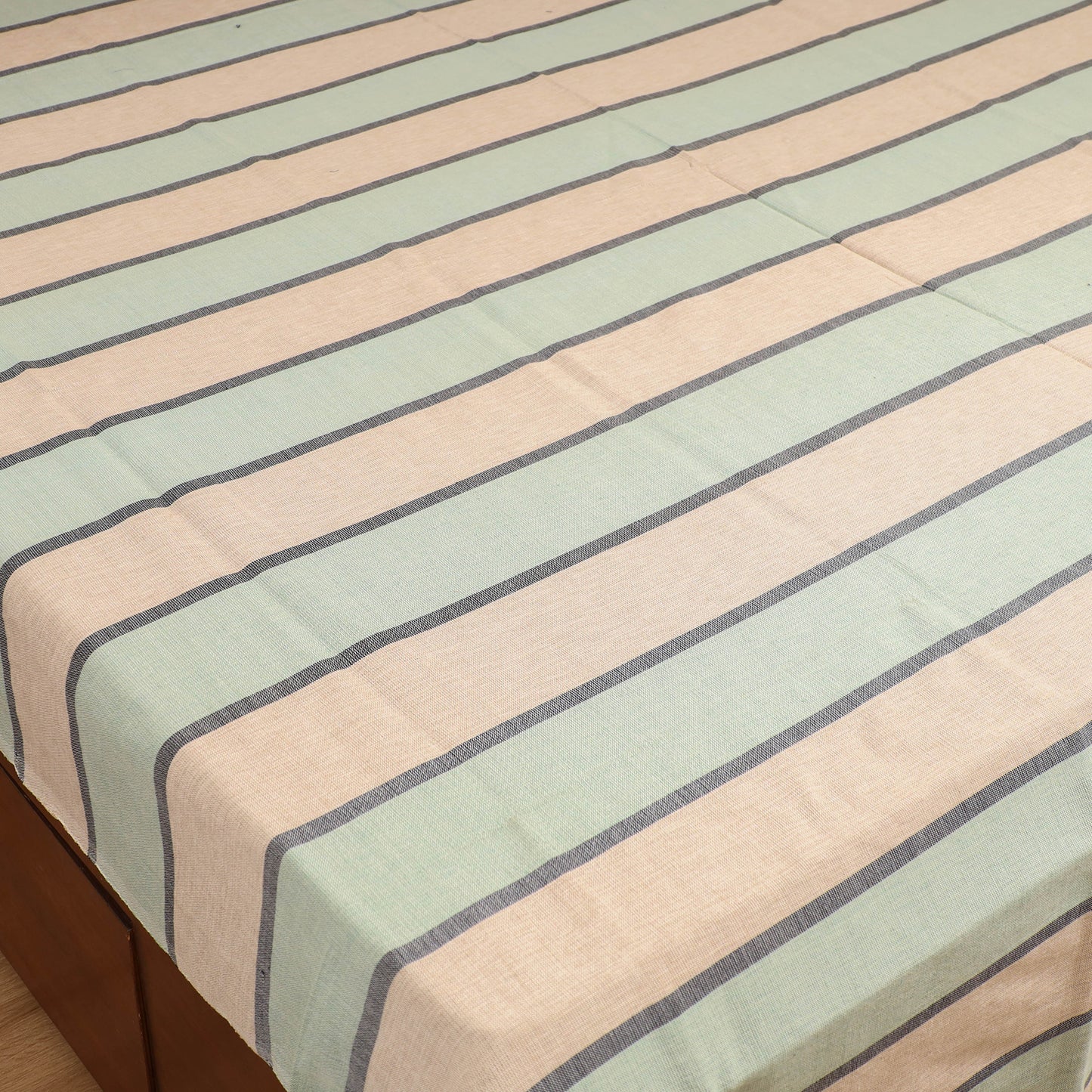 Handloom Cotton Double Bedsheet (108 x 90 in) 01
