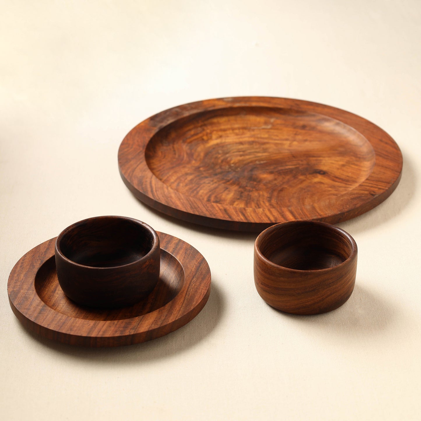 Brown Handcrafted Sheesham Wooden Dinner Set (2 Plates & 2 Bowls)