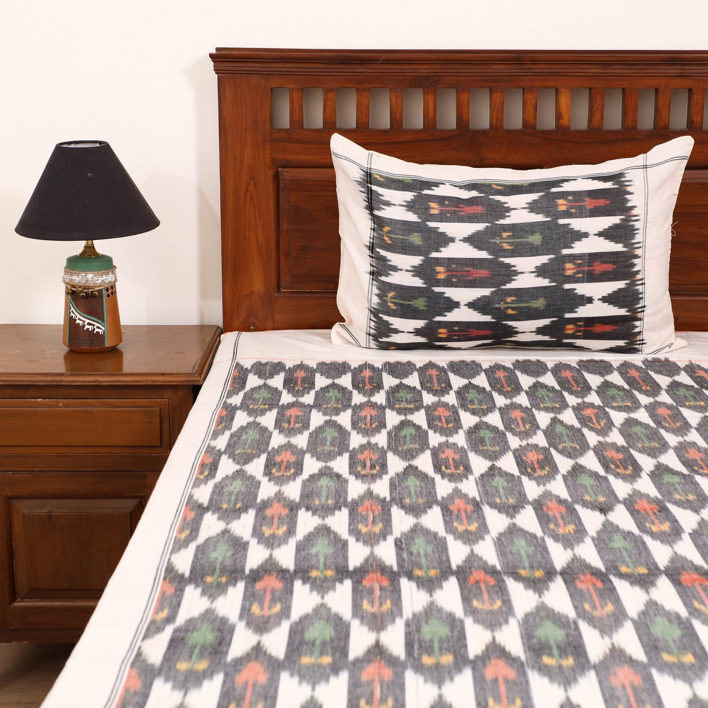 Pochampally Ikat Weave Cotton Double Bedsheet Set (108 x 90 in) 30