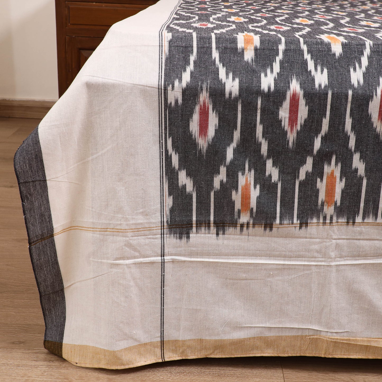 Pochampally Ikat Weave Cotton Double Bedsheet Set (108 x 90 in) 39