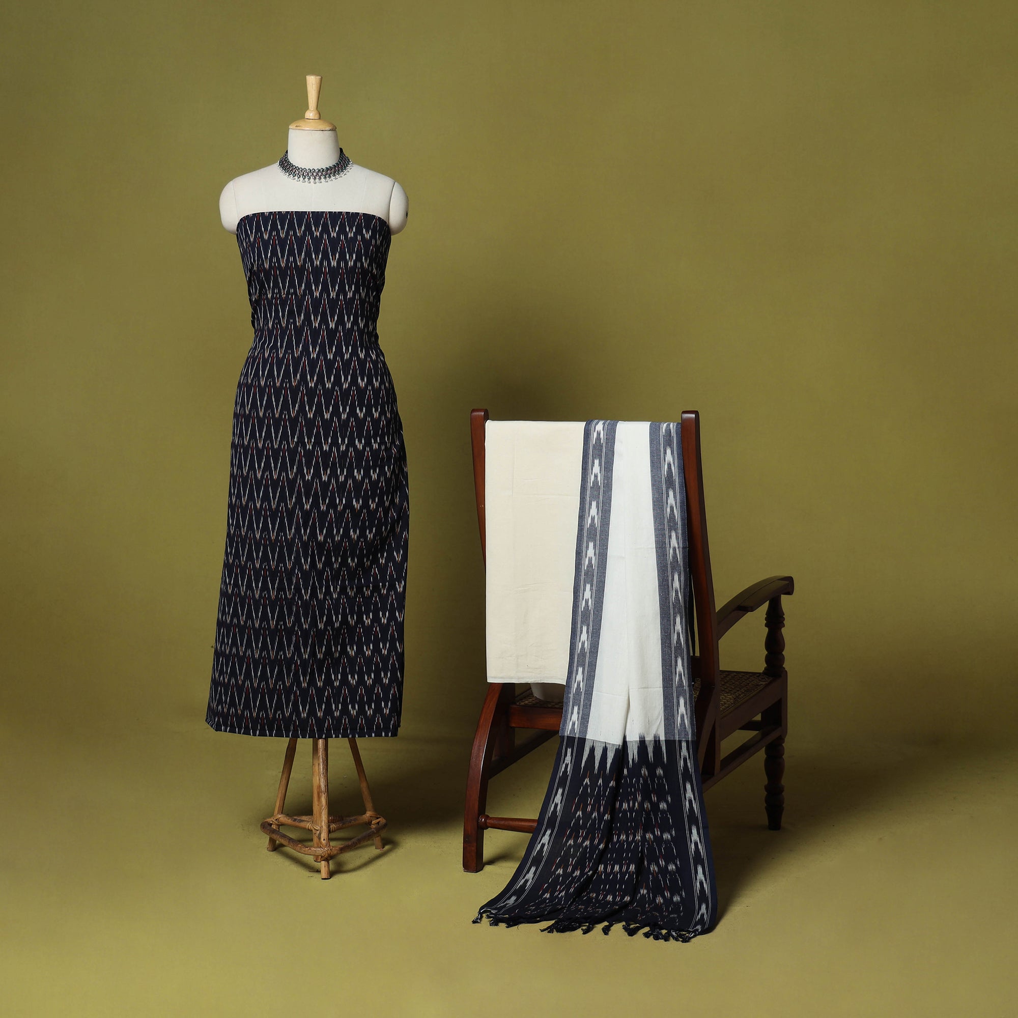 White - Pochampally Ikat Cotton 2pc Unstitched Dress Material with Jewellery Set 05