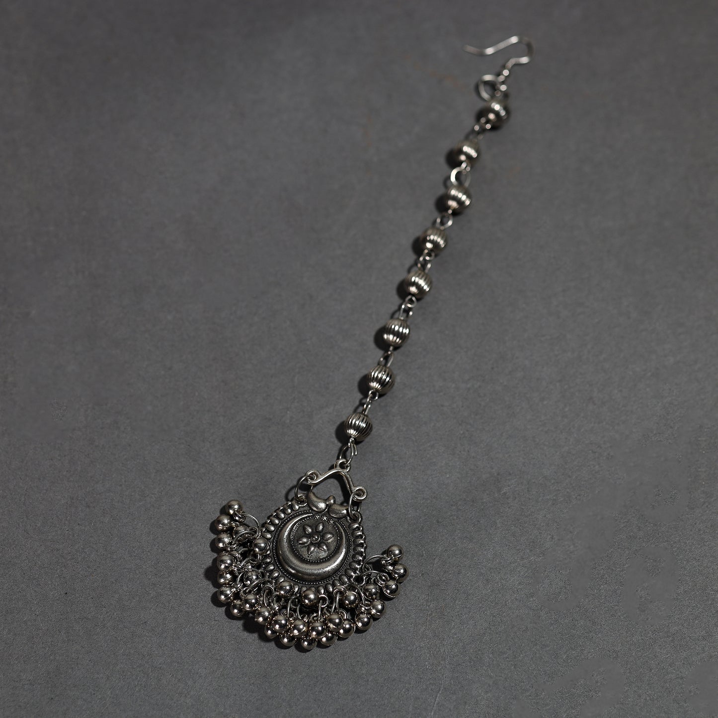 Buy Antique Finish Oxidised White Metal Maang Tikka 16 Online at iTokri.com