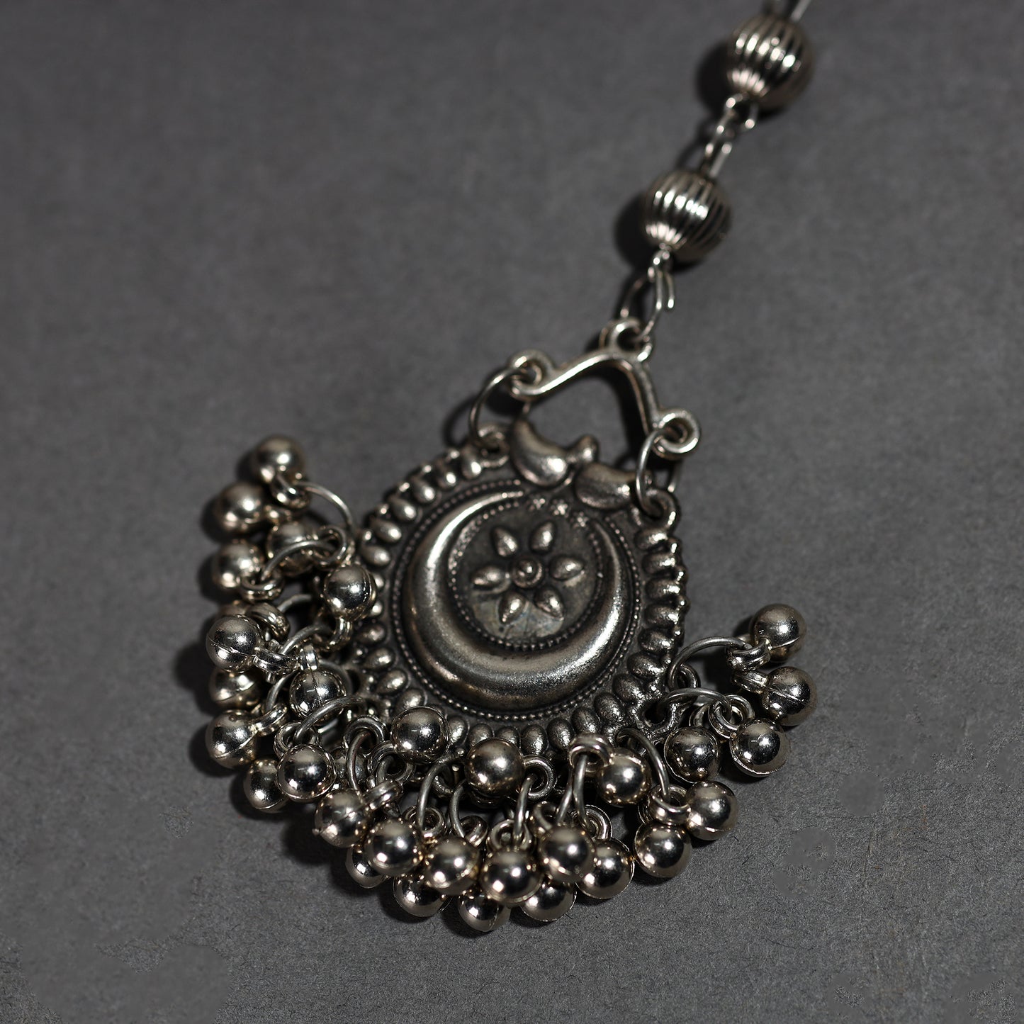 Buy Antique Finish Oxidised White Metal Maang Tikka 16 Online at iTokri.com