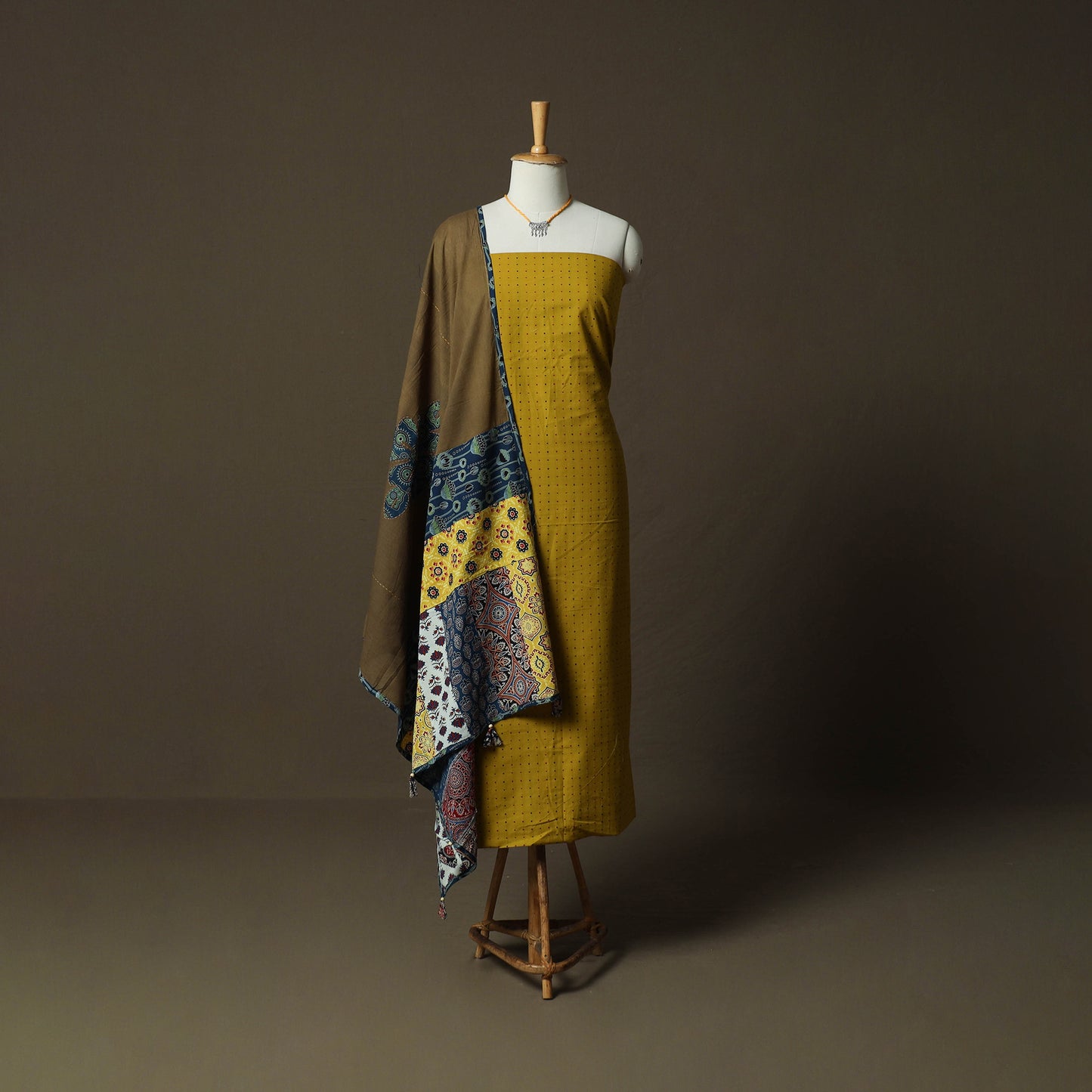 Jacquard Woven Cotton 2pc Unstitched Dress Material Kurta Set with Jewellery 06