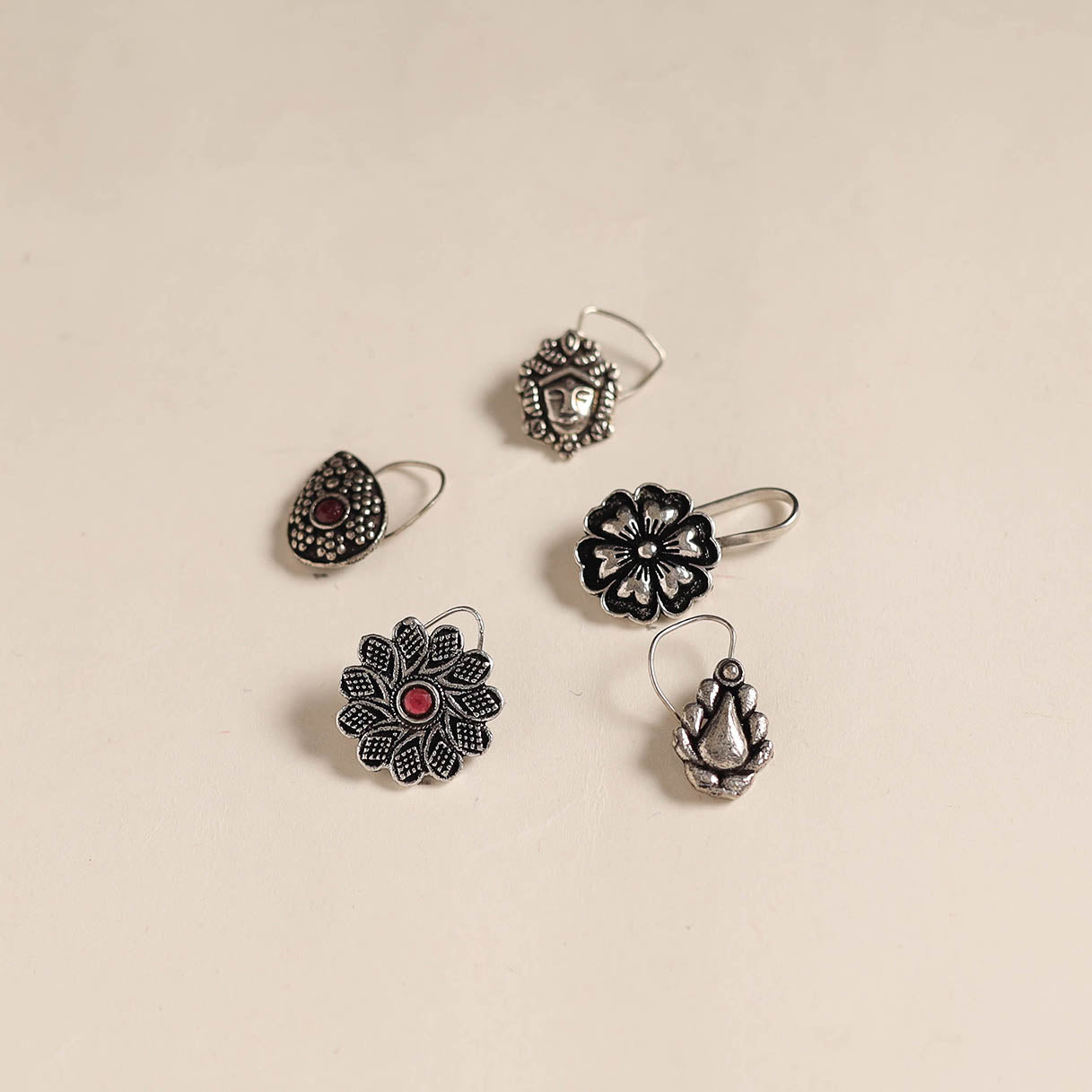 Antique silver finish oxidised stone work nosepin (set