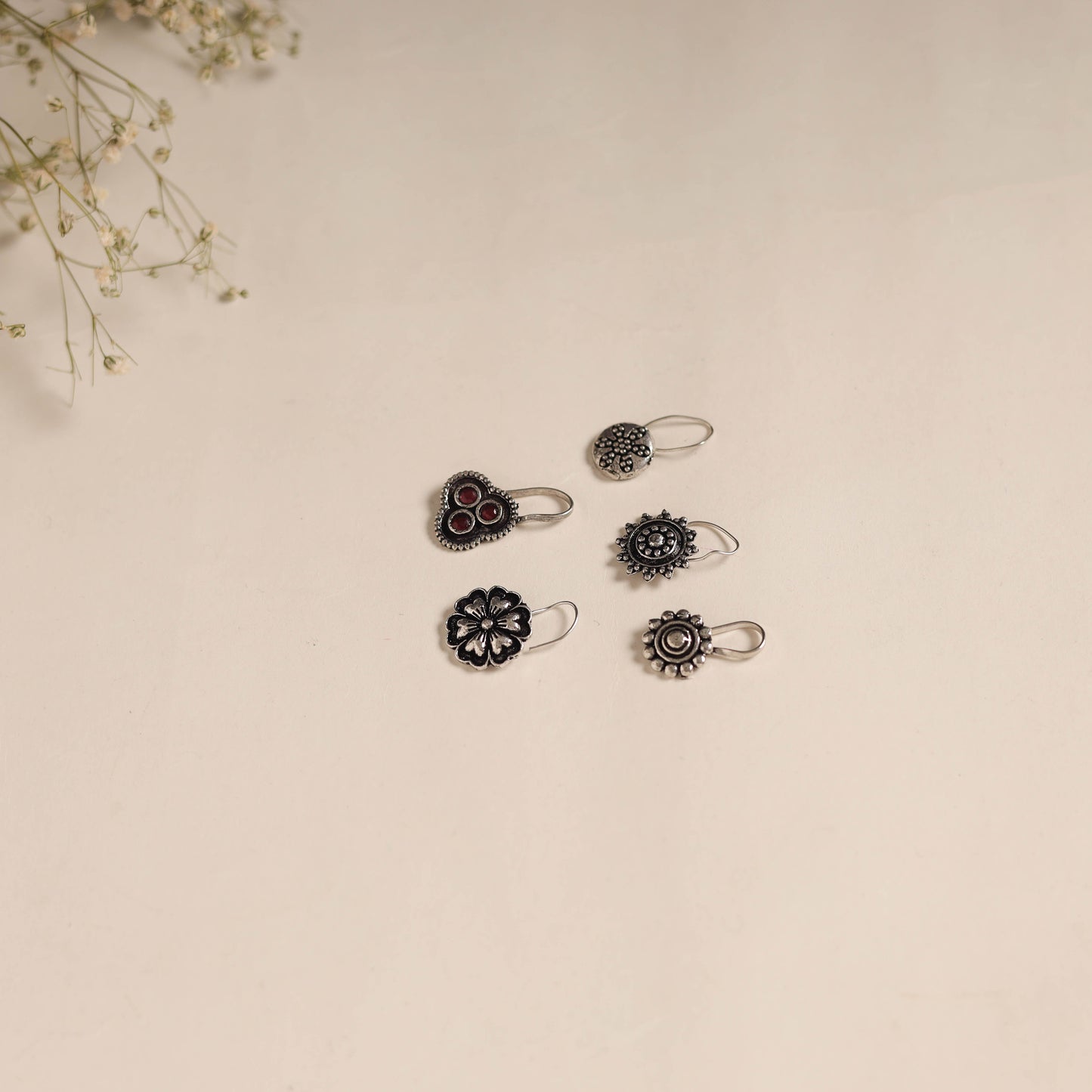 Antique silver finish oxidised stone work nosepin (set