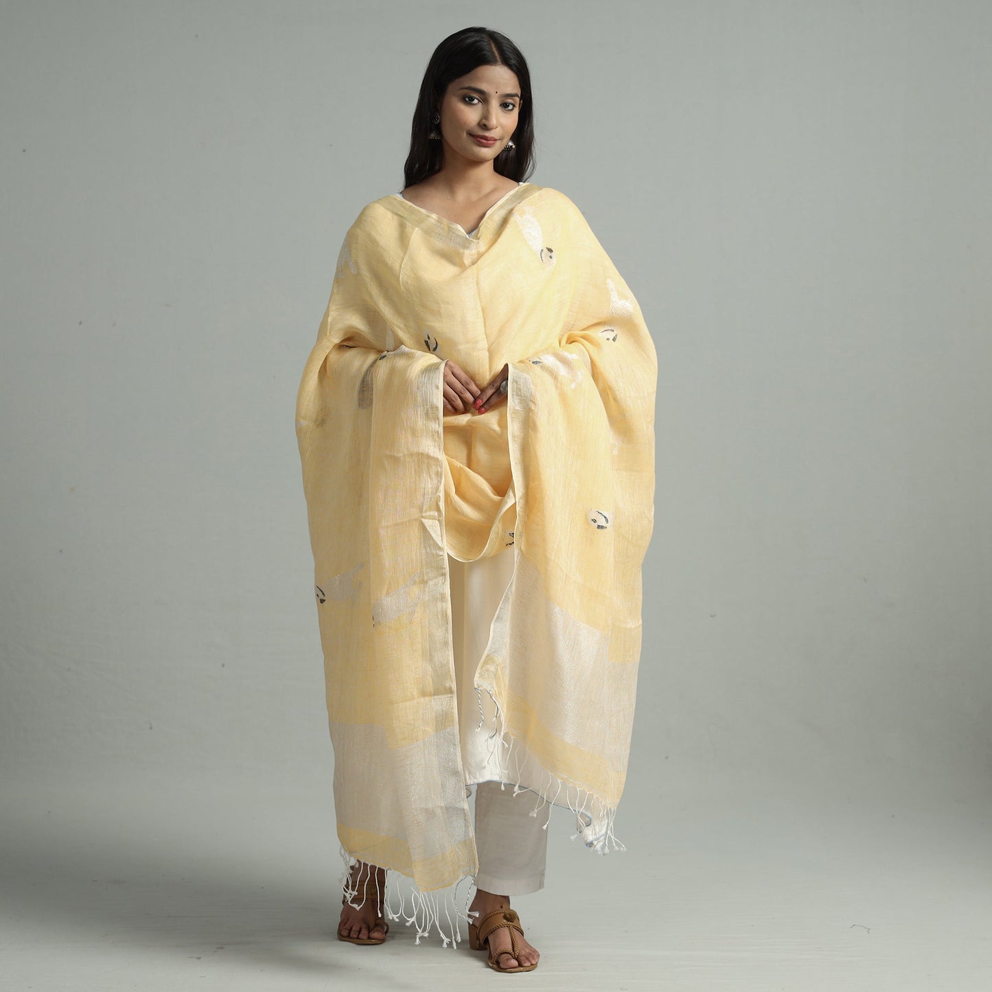 Bengal Jamdani Handloom Linen Dupatta with Tassels 14 Online at iTokri.com
