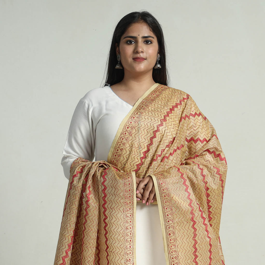 Buy Bengal Kantha Embroidery Tussar Silk Cotton Handloom Dupatta with Tassels 23 Online at iTokri.com