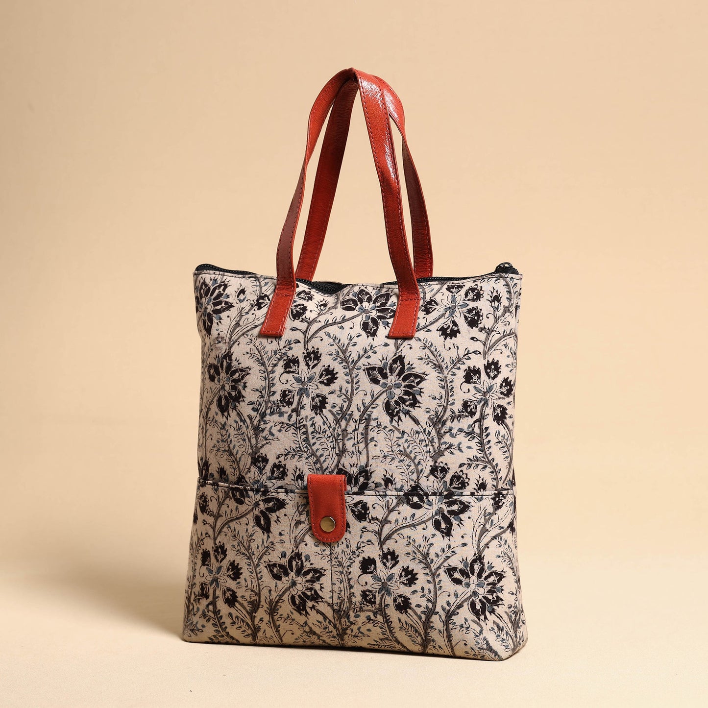 Beige Handcrafted Kalamkari Block Printed Hand Bag with Leather Handle
