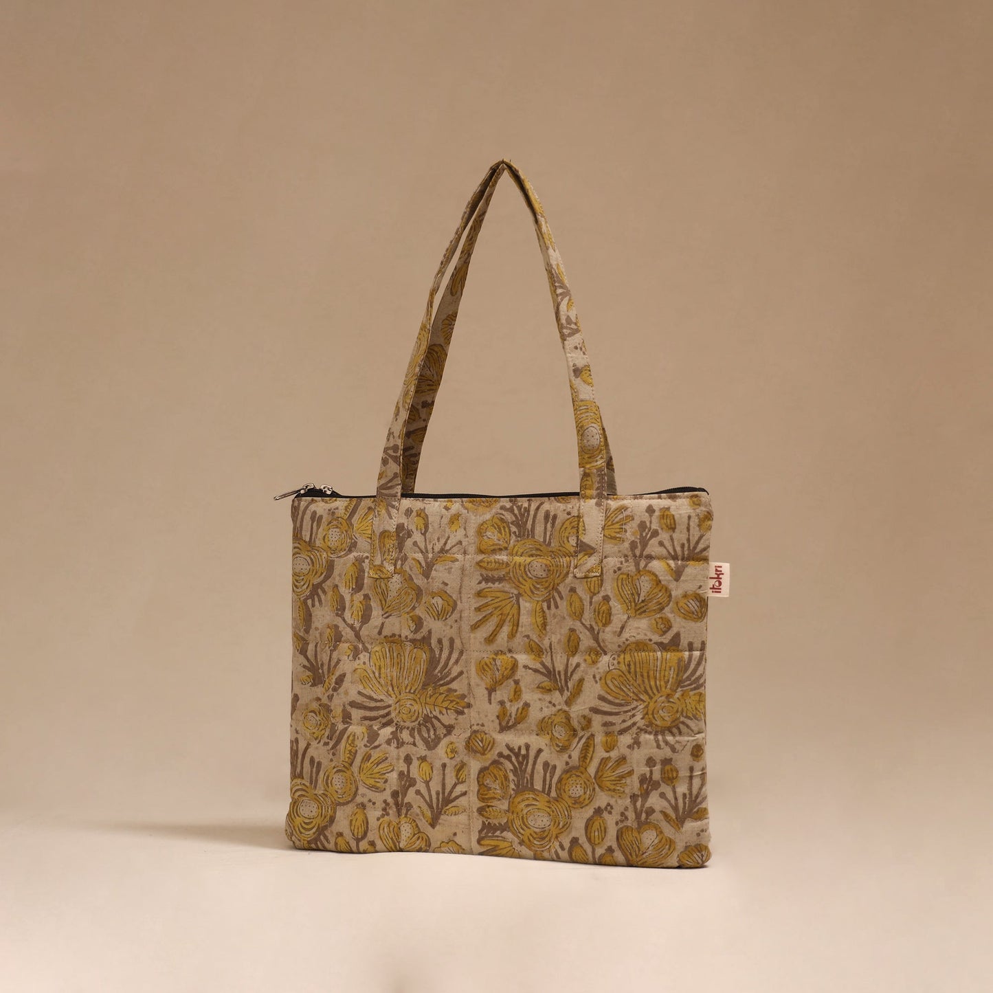 Handcrafted quilted handbag 01