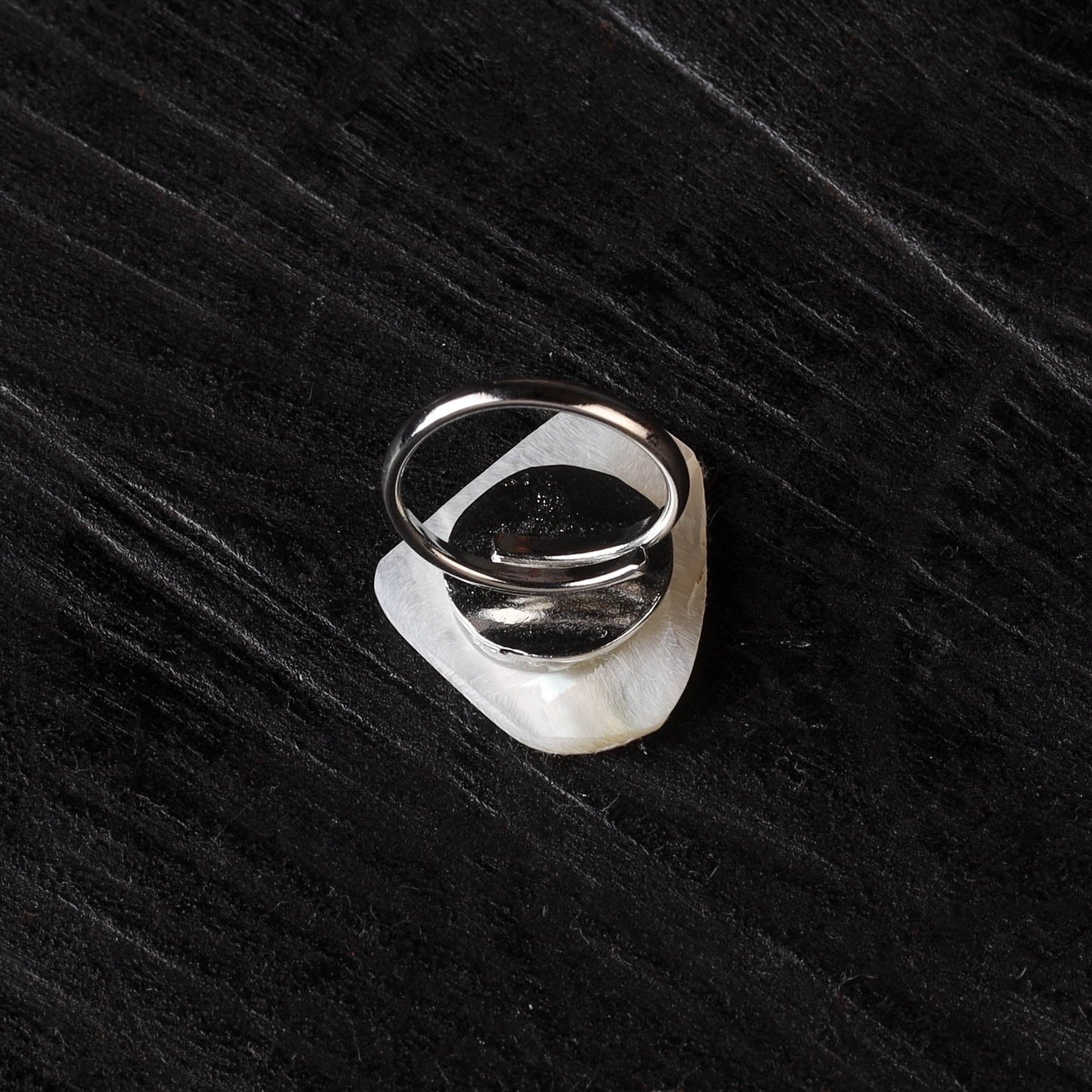 Beige - handcrafted seashell ring (adjustable) 28