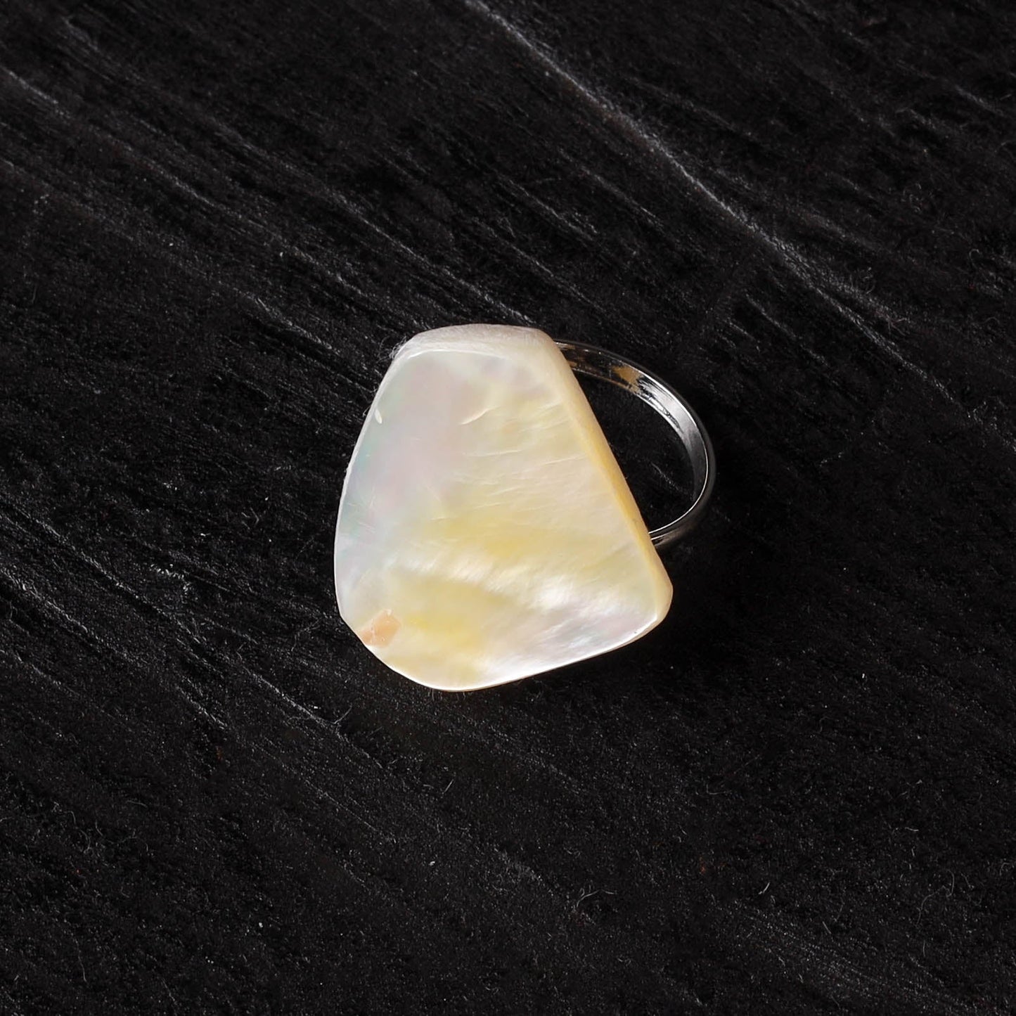 Beige - handcrafted seashell ring (adjustable) 28