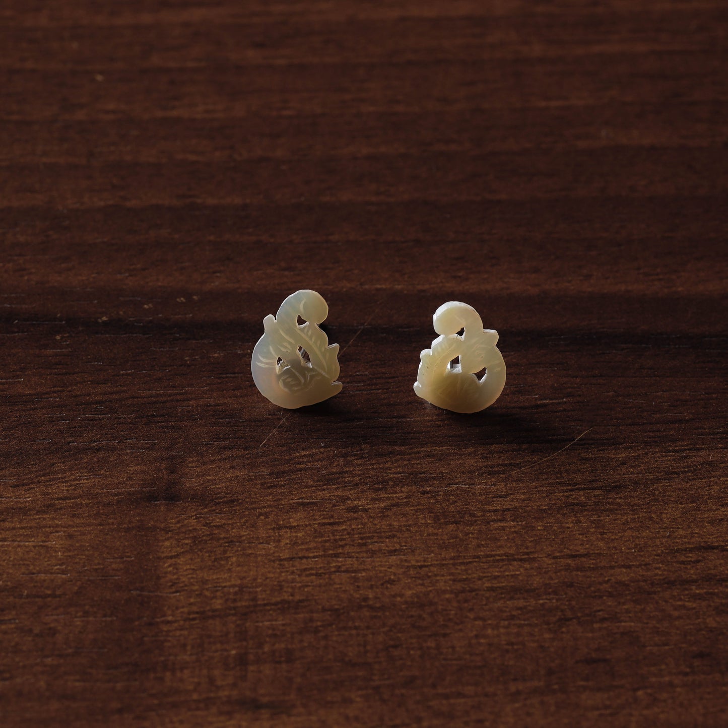 Handcrafted Seashell Stud Earrings Online at iTokri.com
