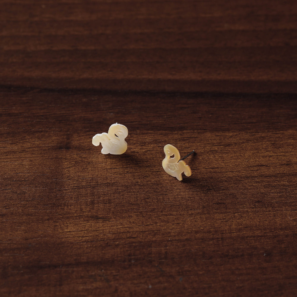 Handcrafted Seashell Stud Earrings Online at iTokri.com