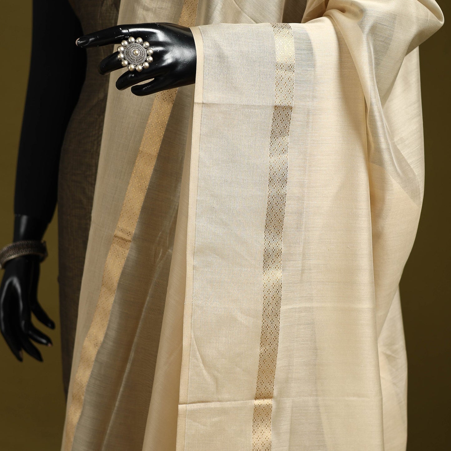 Handloom silk cotton maheshwari dupatta with zari border 13