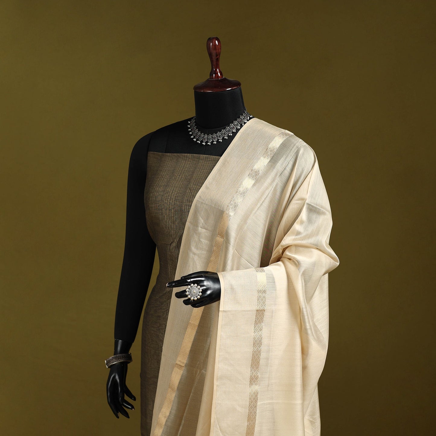 Handloom silk cotton maheshwari dupatta with zari border 13