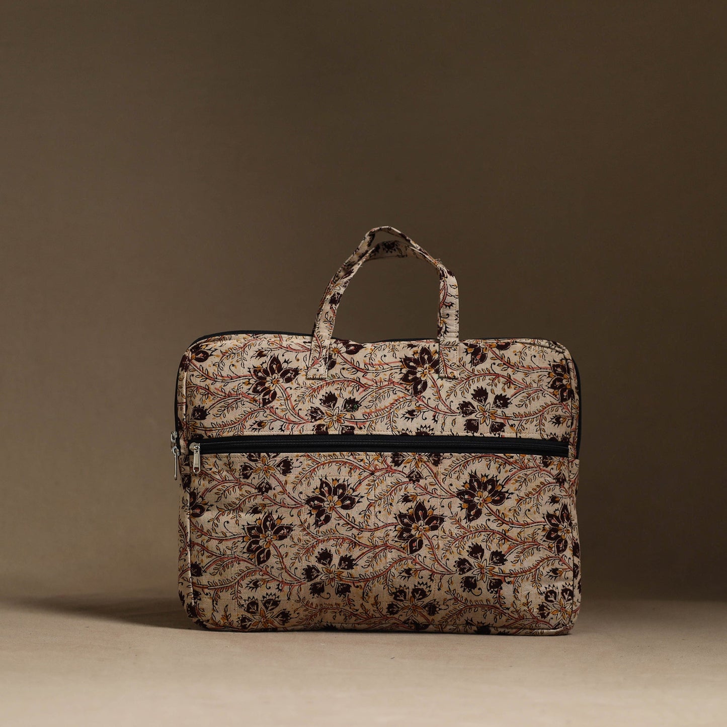 Beige Handmade Quilted Cotton Laptop Bag (13 x 16 in)