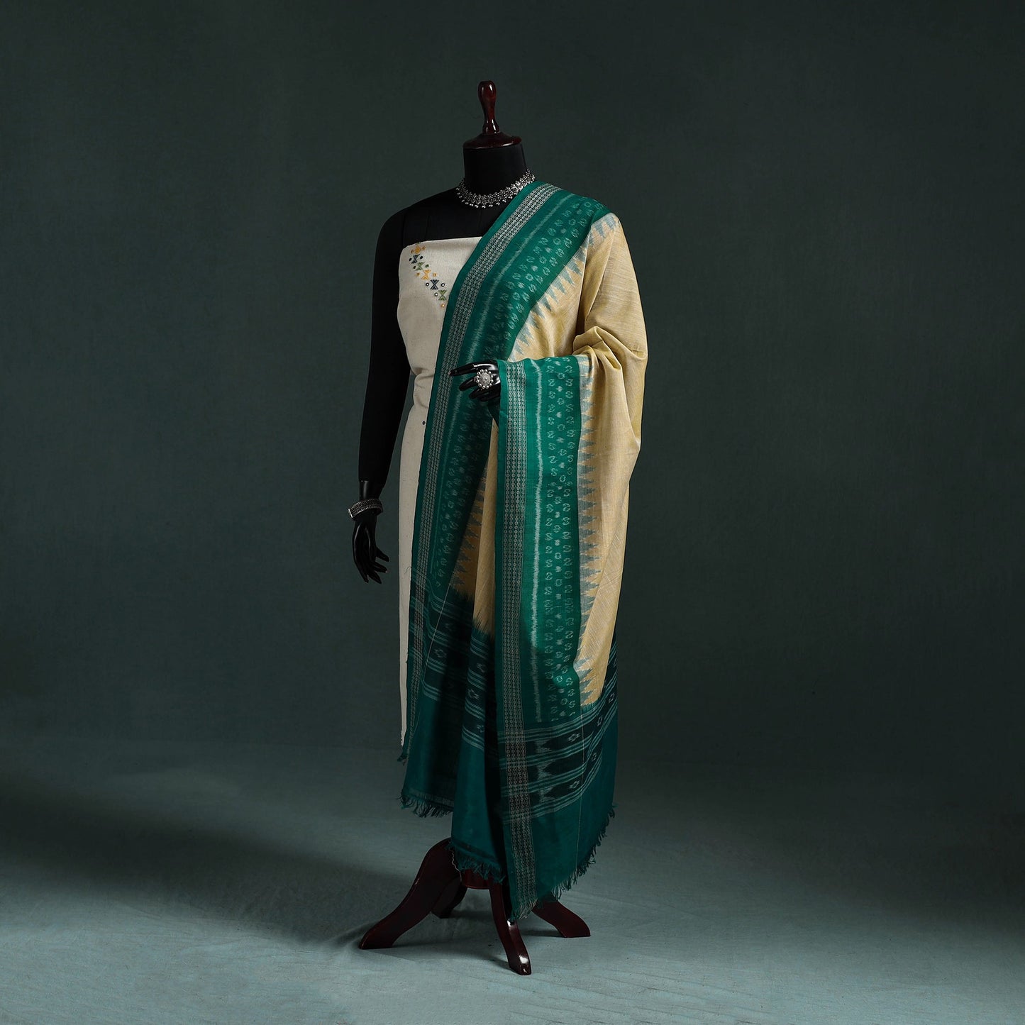 Ikat handloom cotton sambalpuri dupatta 10 - handcrafted