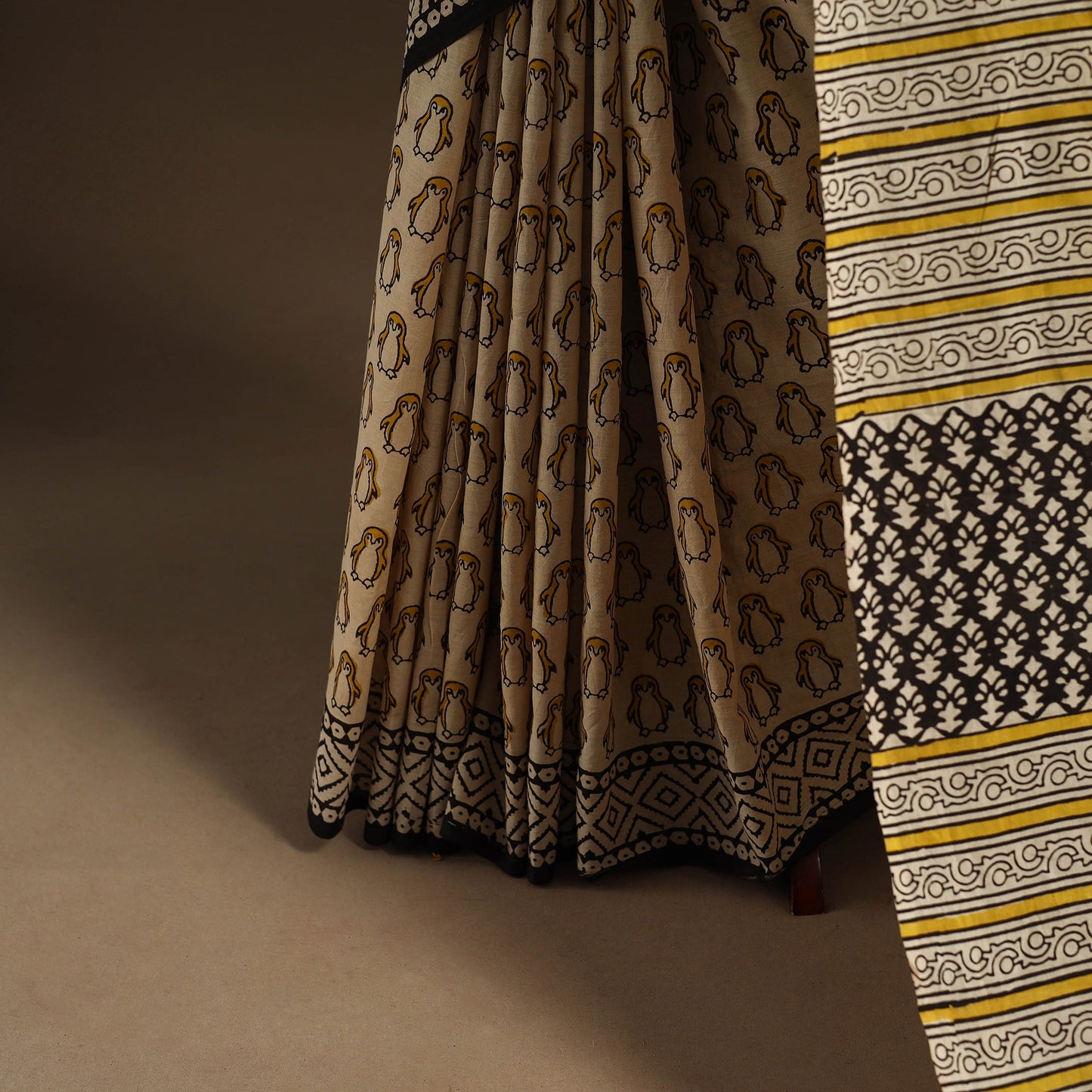 Beige - mul cotton hand bagru saree 11 - handcrafted