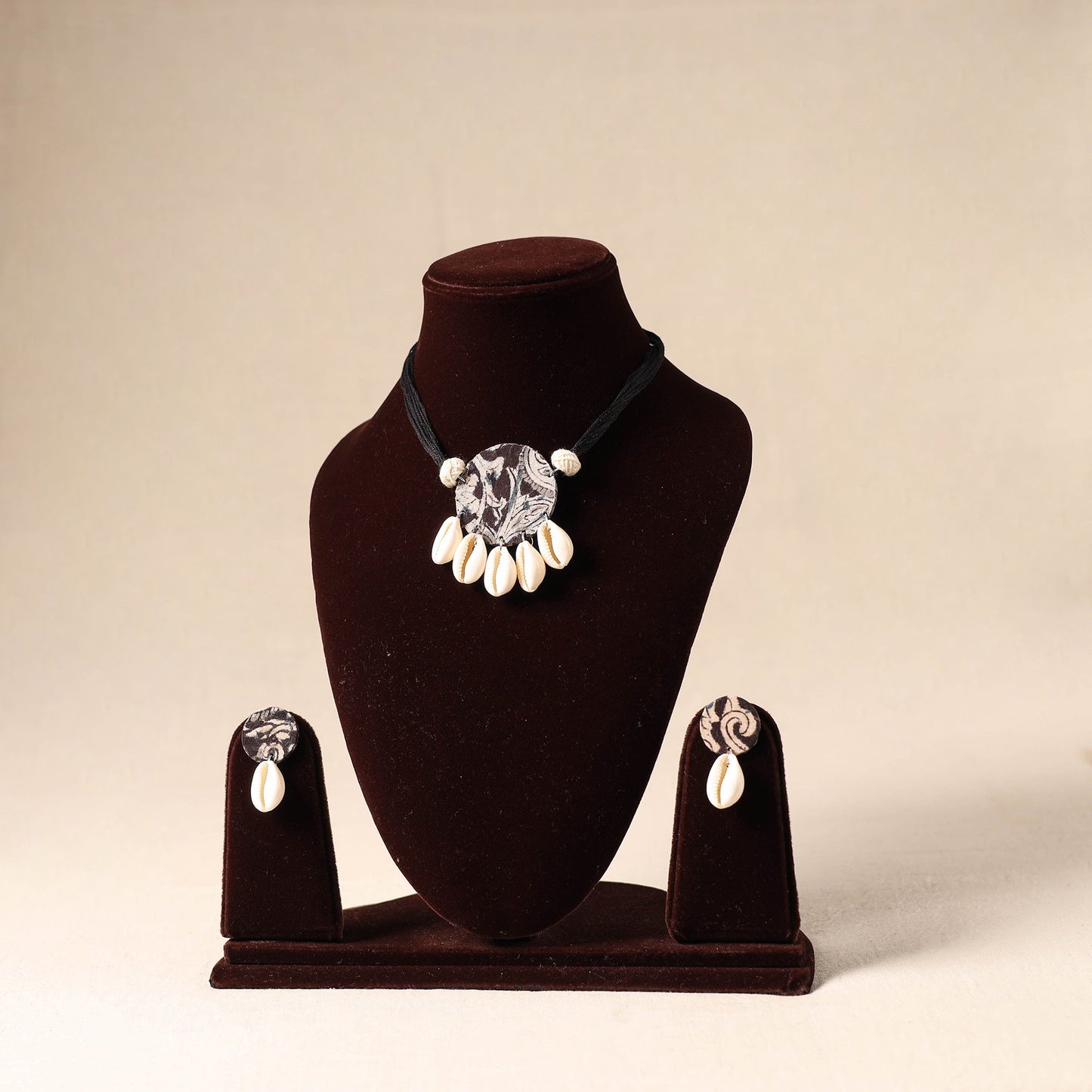 Beige Shell Work Fabart Necklace Set