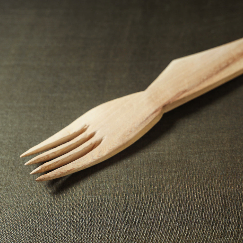 Handmade Udayagiri Beige Wooden Serving Kajur Fork 01