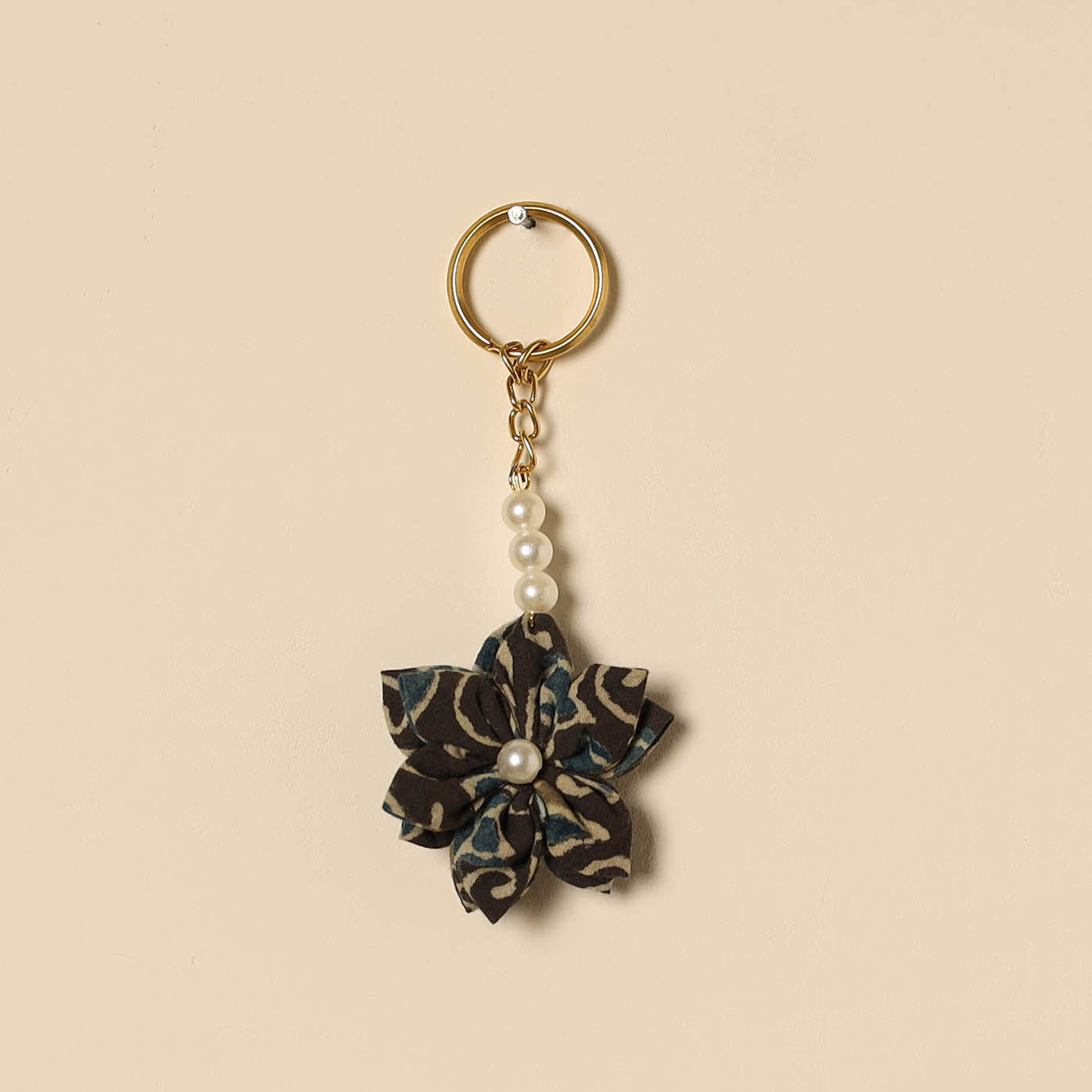 Beaded fabart flower keychain 07 - handcrafted