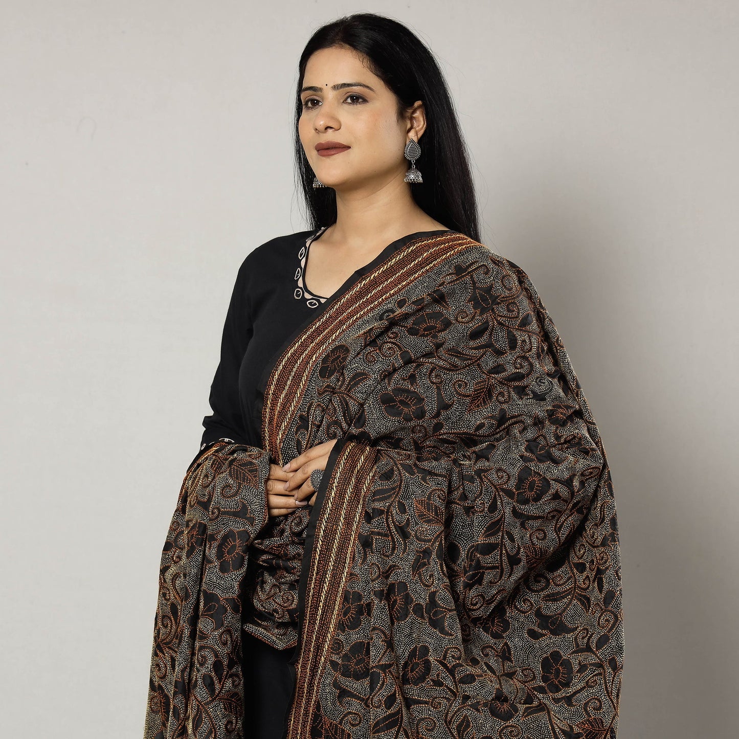 Buy Bengal Nakshi Kantha Tussar Silk Handloom Dupatta Online l iTokri.com