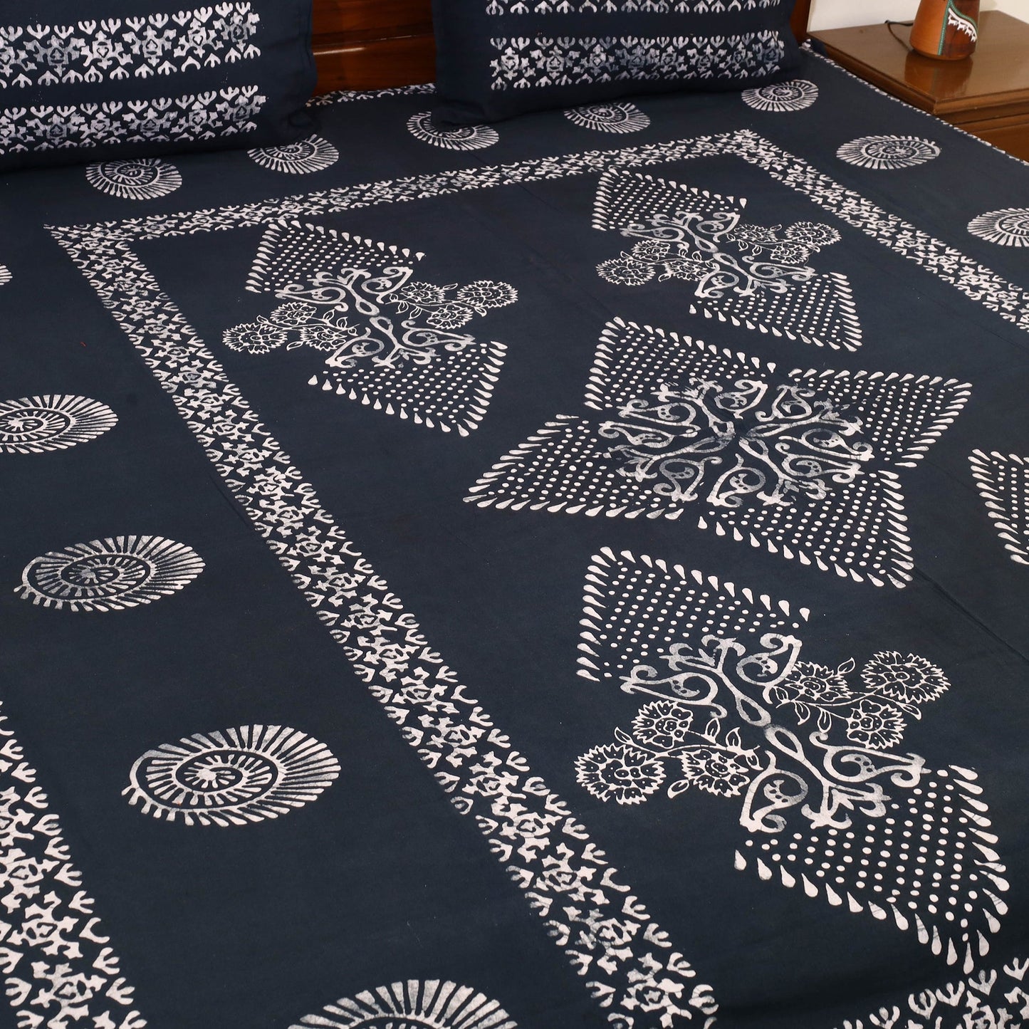 Black - cotton double hand batik bed sheet set 02