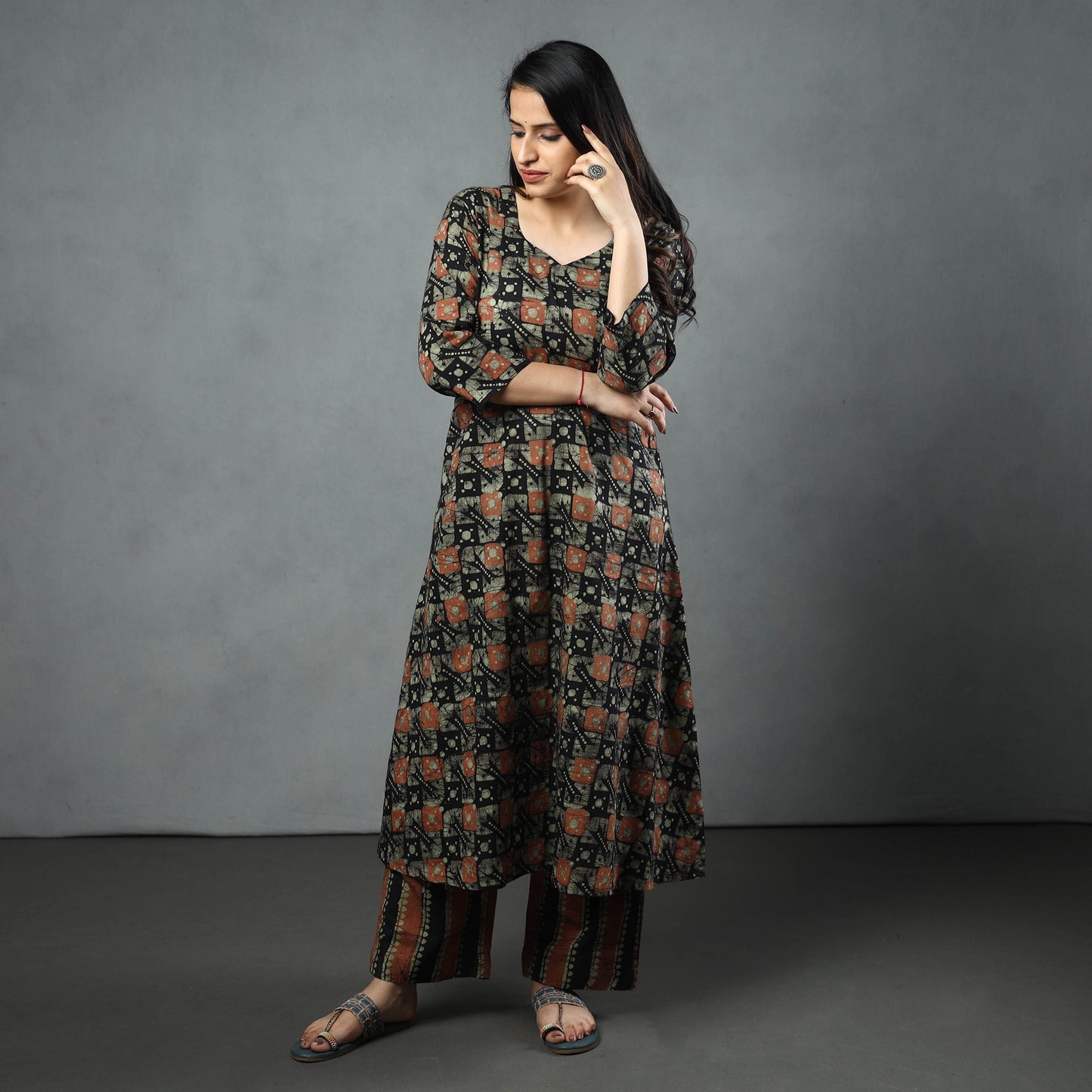 Buy Hand Batik Printed Cotton Kurta with Palazzo & Dupatta Set Online at iTokri.com