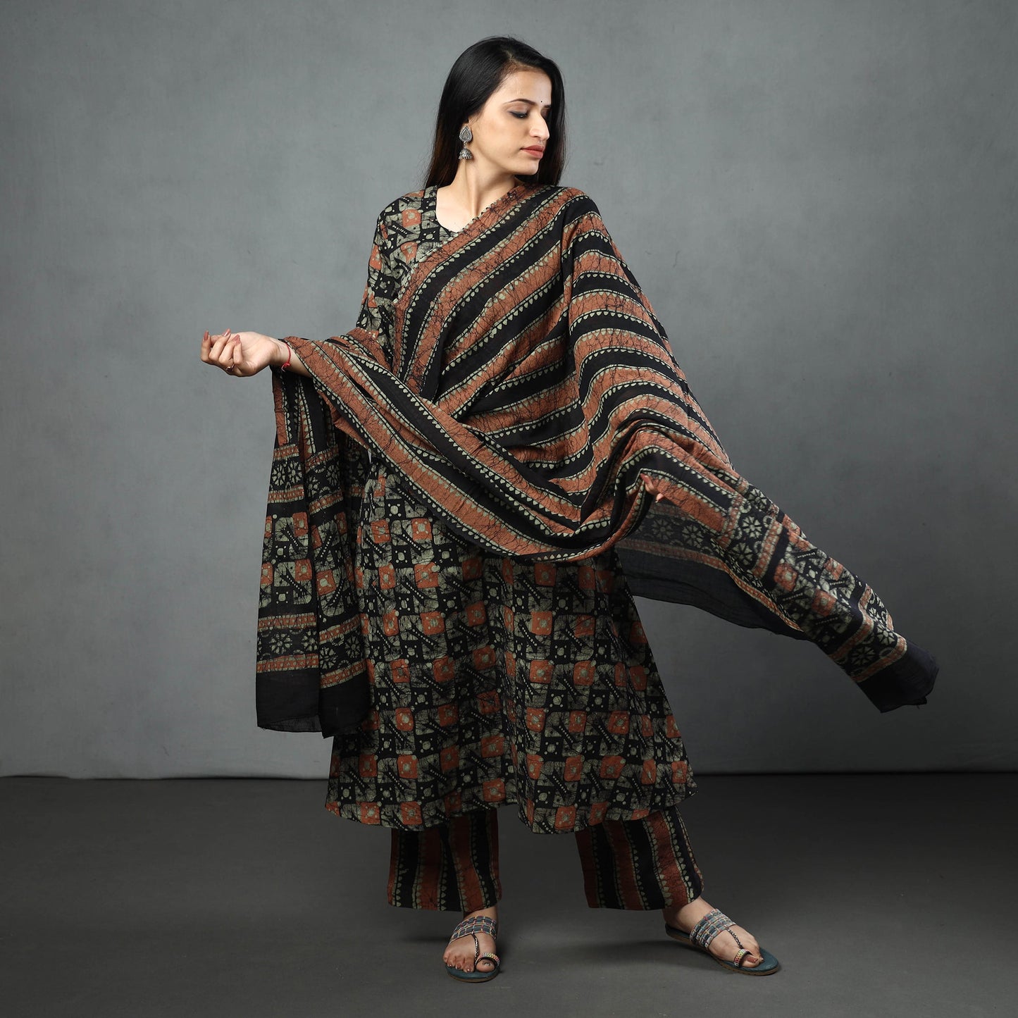 Buy Hand Batik Printed Cotton Kurta with Palazzo & Dupatta Set Online at iTokri.com