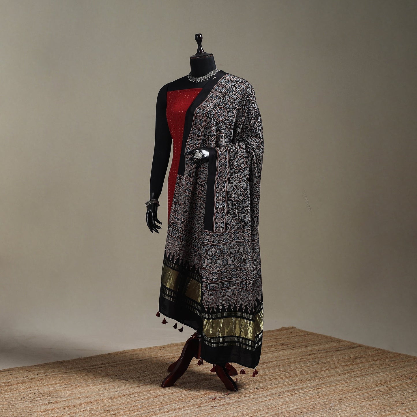 Hand natural dyed modal silk dupatta with lagdi patta 38