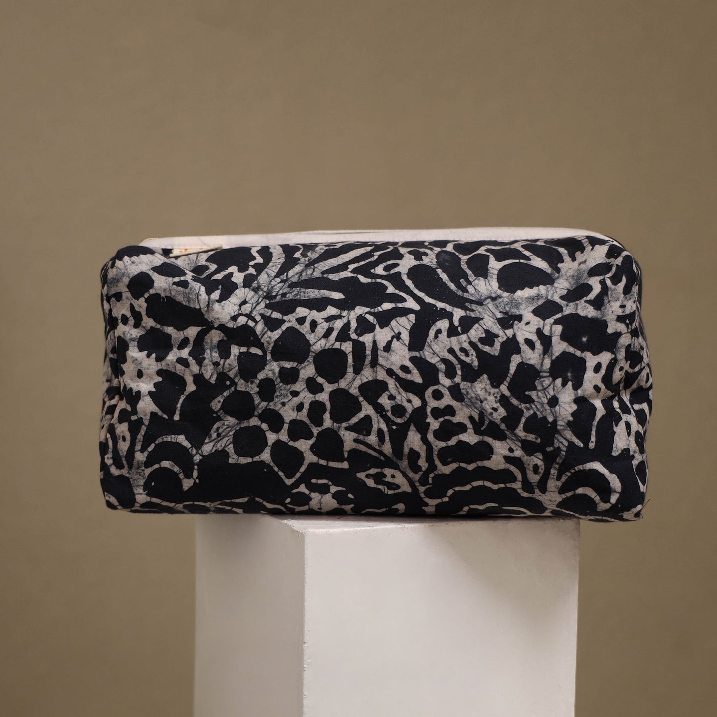 Handcrafted fabric toiletry bags (set of 3) 20