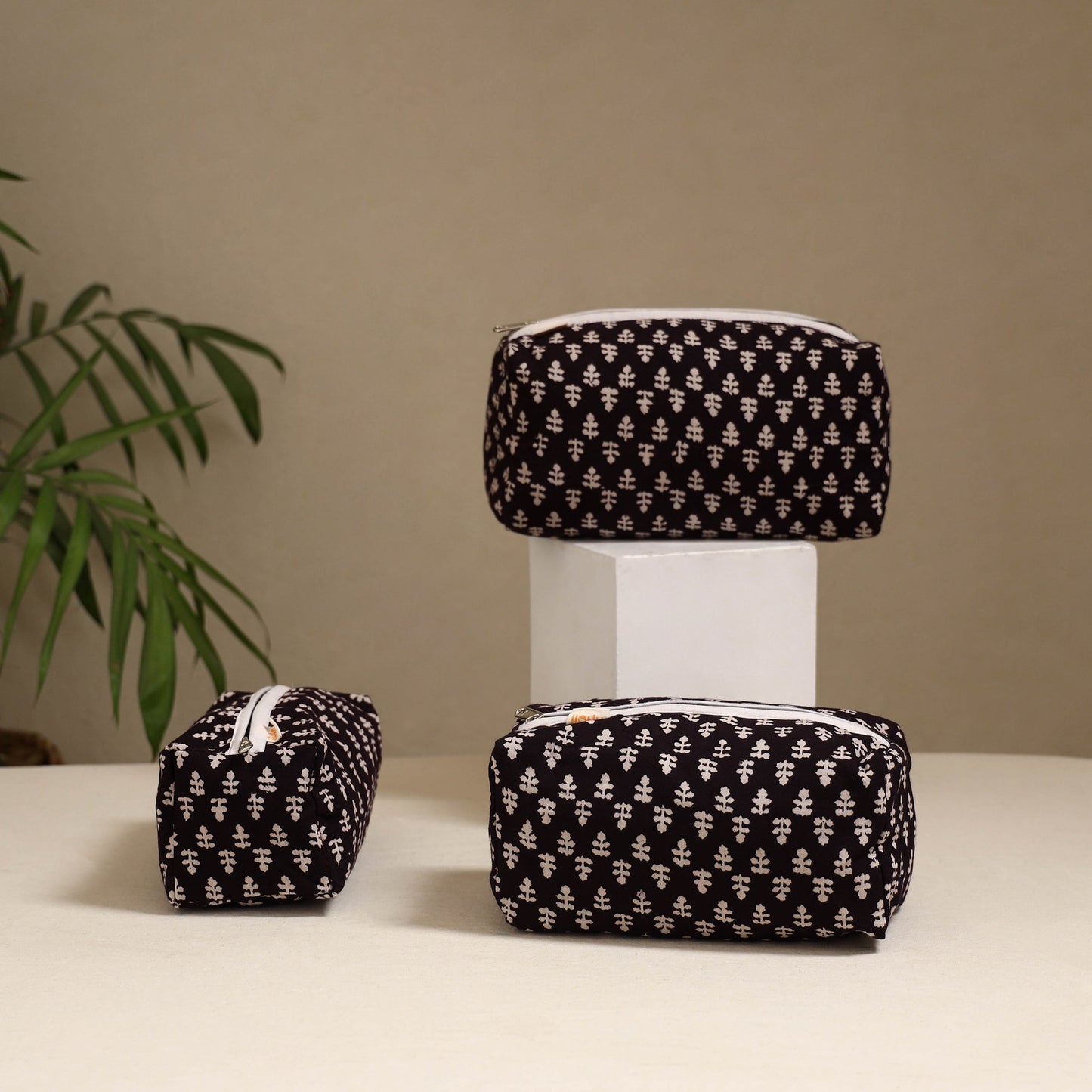Handcrafted fabric toiletry bags (set of 3) 32