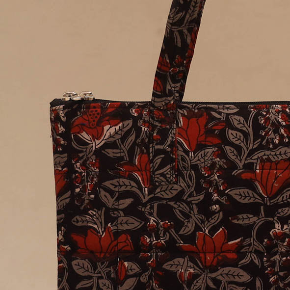 Handcrafted quilted handbag 03
