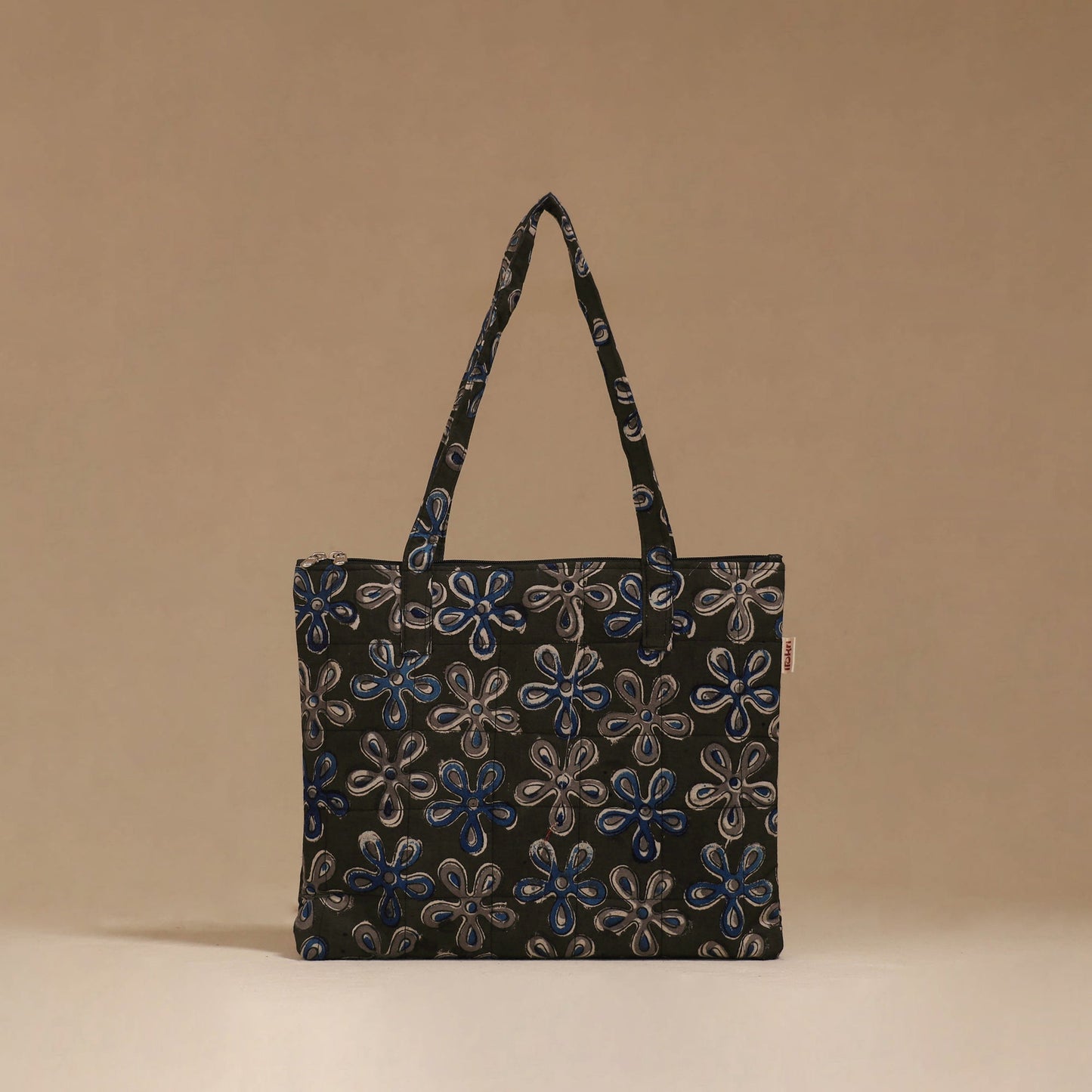 Handcrafted quilted handbag 03