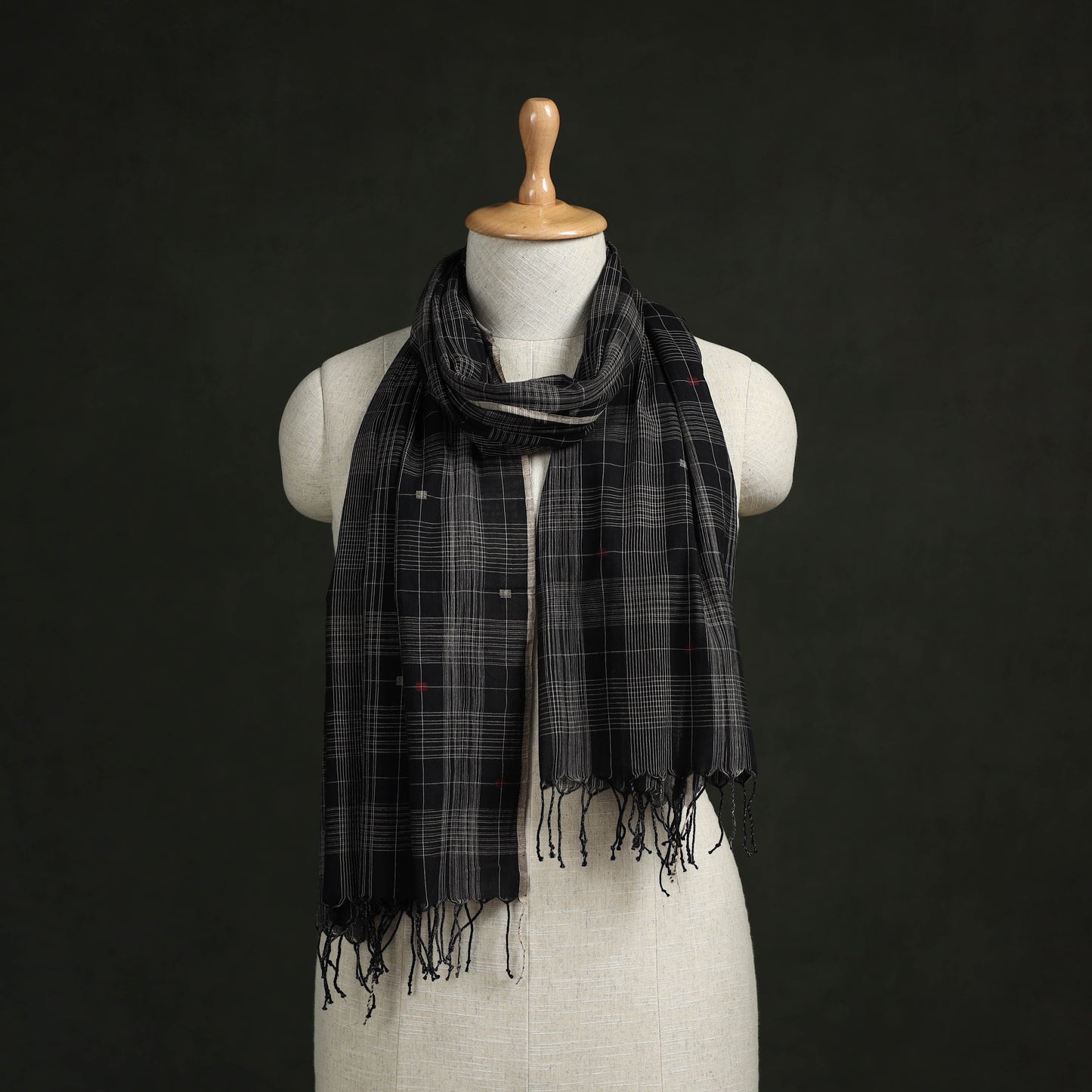 Handloom cotton burdwan jamdani stole with tassels 01