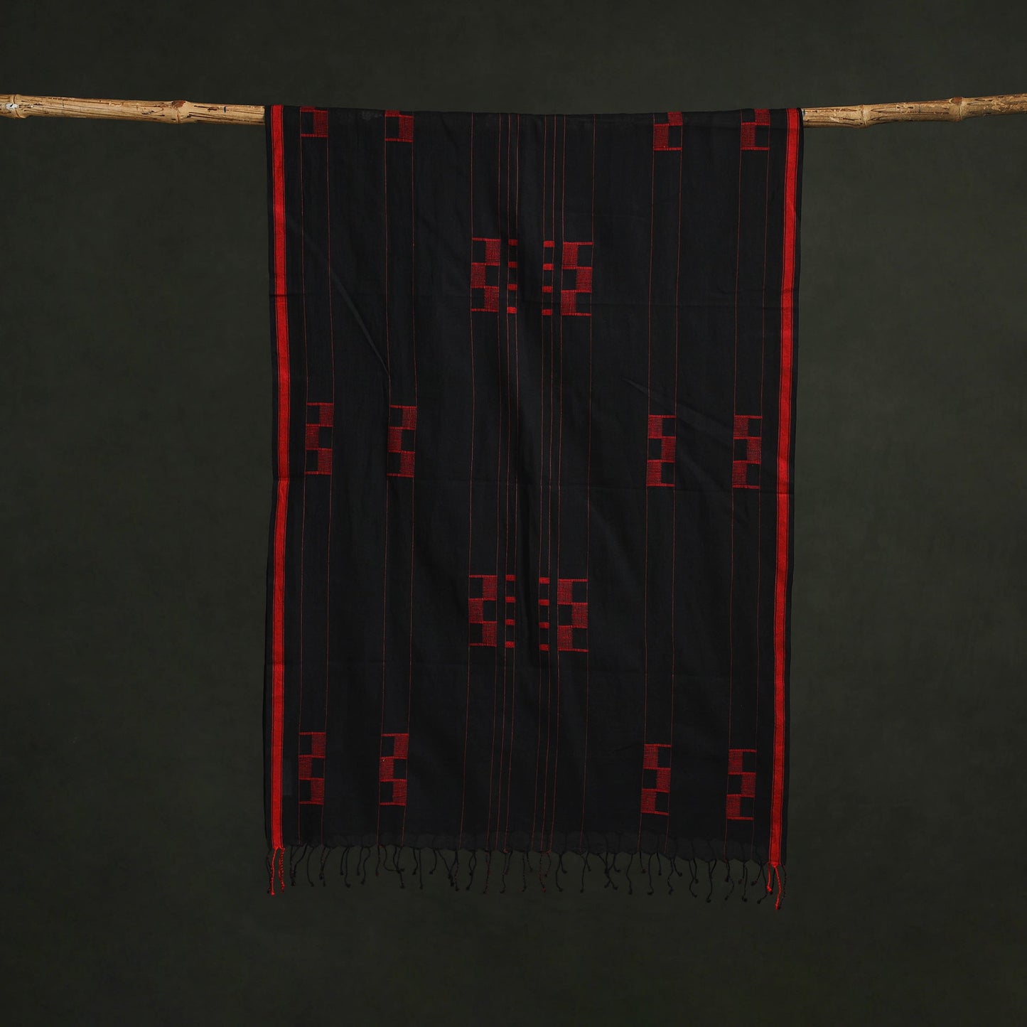 Handloom cotton burdwan jamdani stole with tassels 24