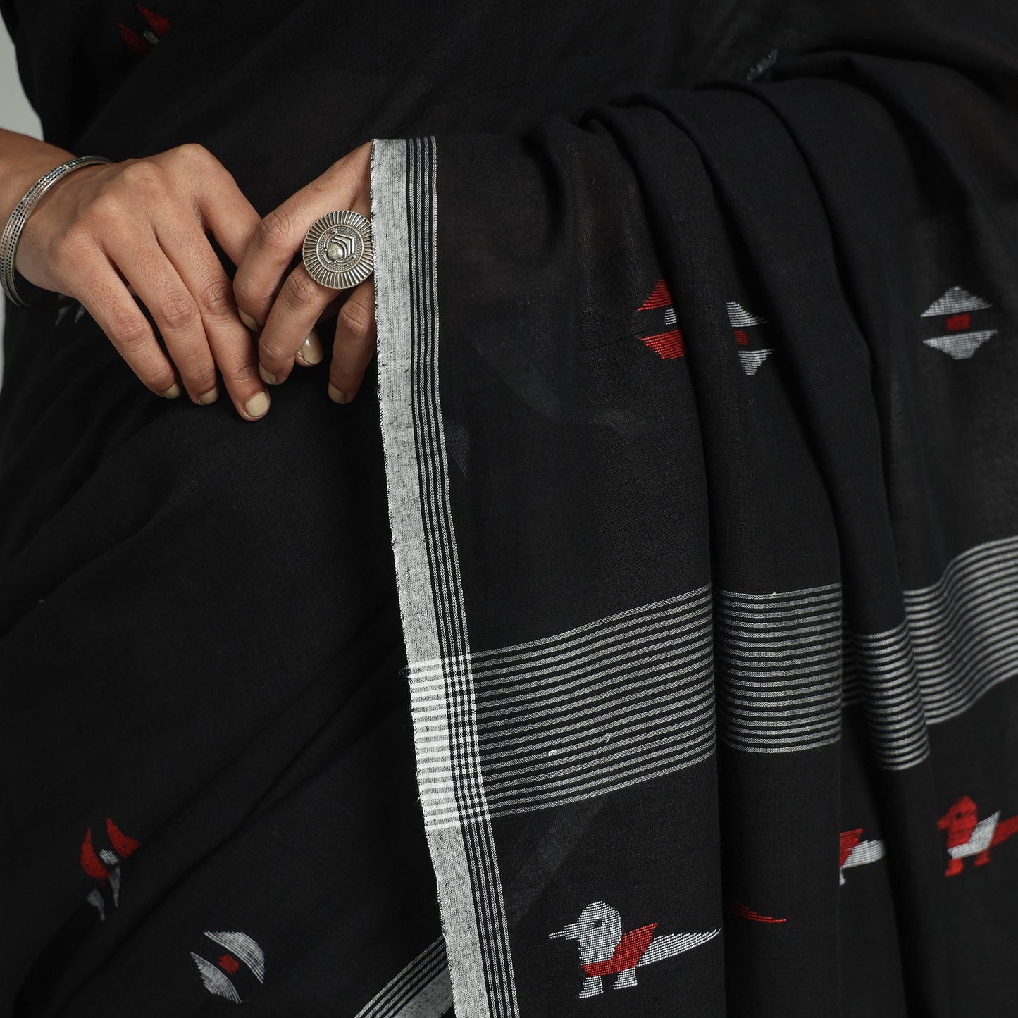 Buy Handloom Cotton Phulia Jamdani Saree with Tassels Online