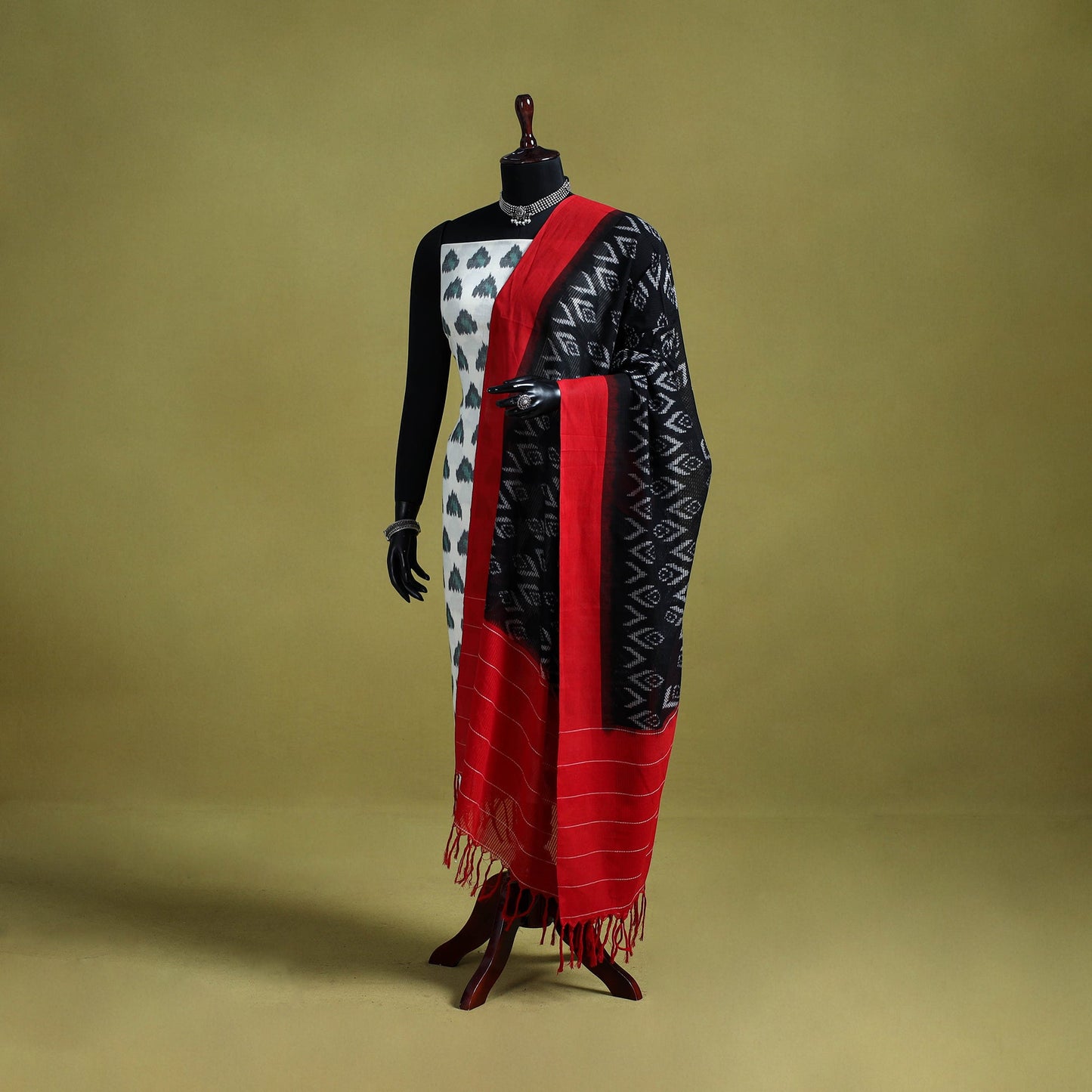 Black - handloom cotton pochampally ikat dupatta 08