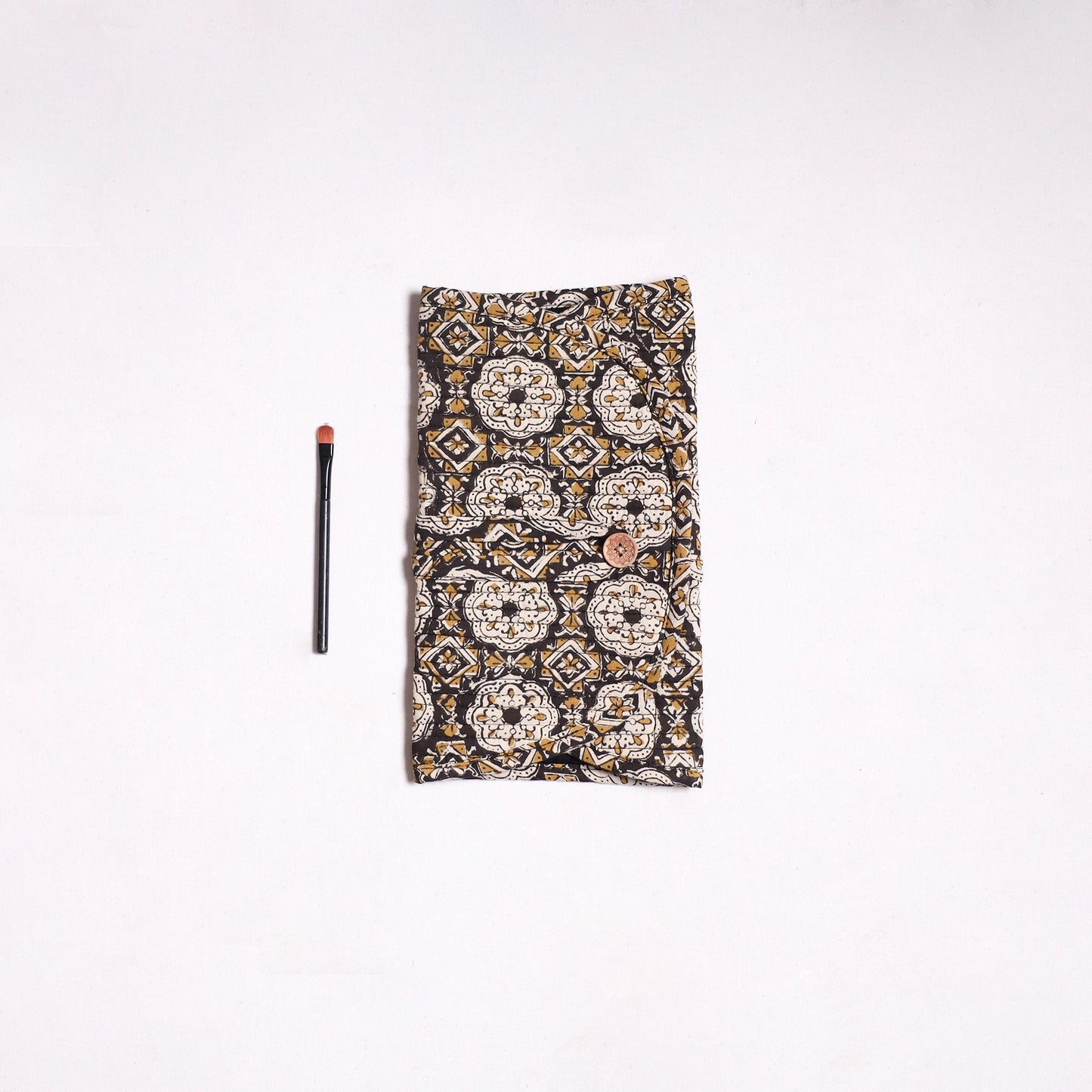 Handmade multipurpose segmented make-up brush wrap