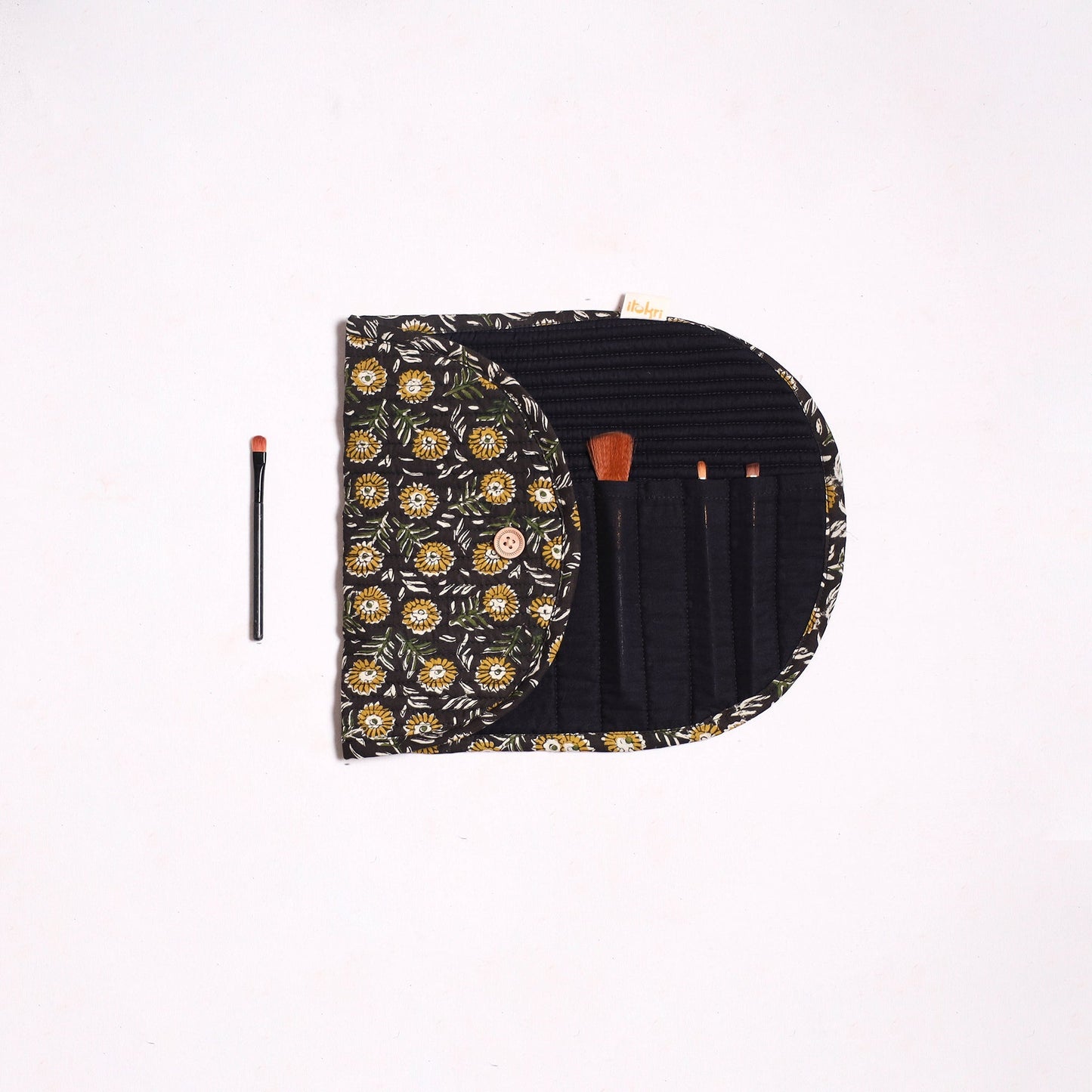 Handmade multipurpose segmented make-up brush wrap